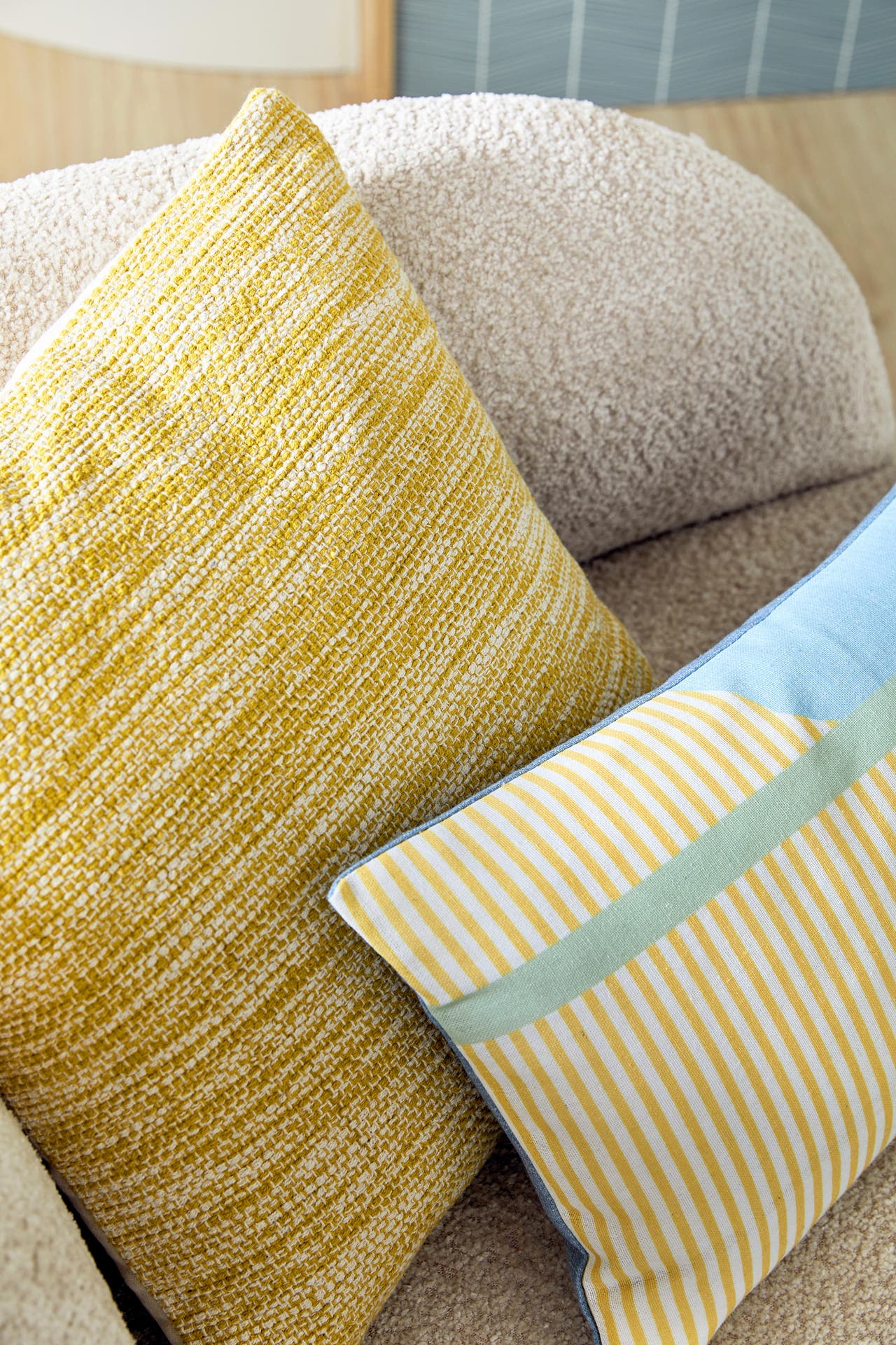 Diapositive Des coussins jaunes pour une déco acidulée 
