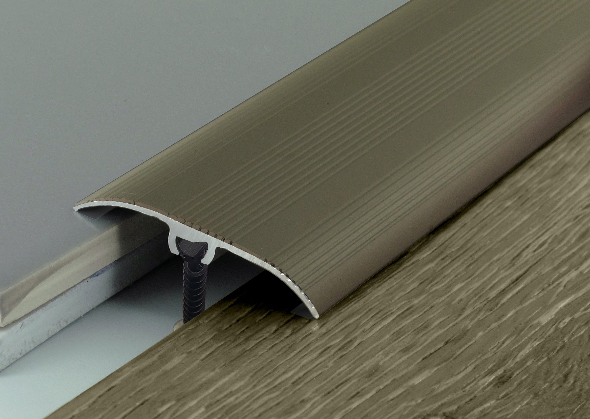 Barre de seuil 4 en 1 alu titium strié auto-adhésif, l.4.7 cm x L.93 cm - 2