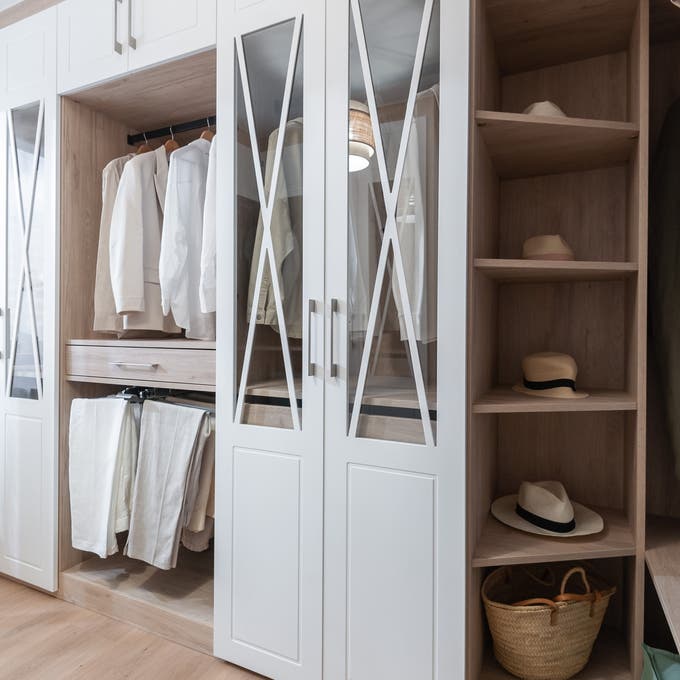 Vestidor con puertas