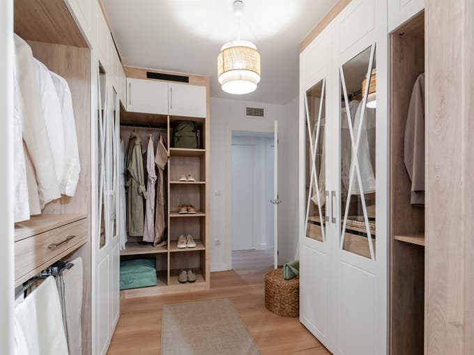 Vestidor a medida con puertas