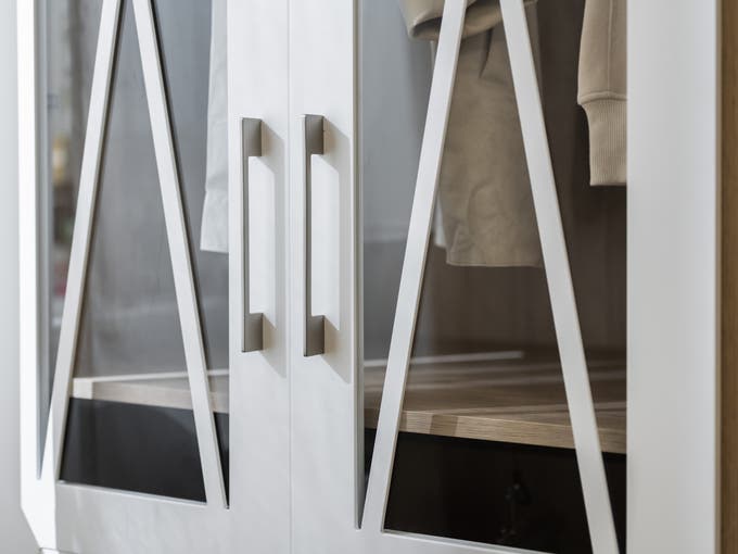 Puertas con cristal en el vestidor a medida