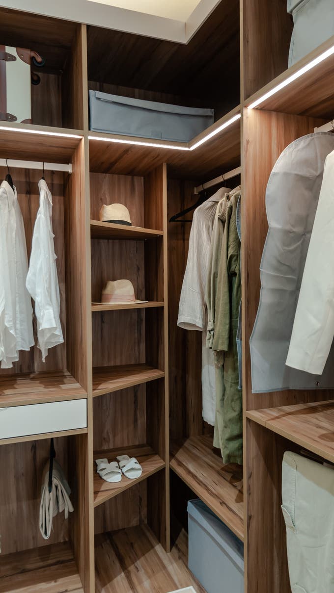 Detalle baldas vestidor a medida
