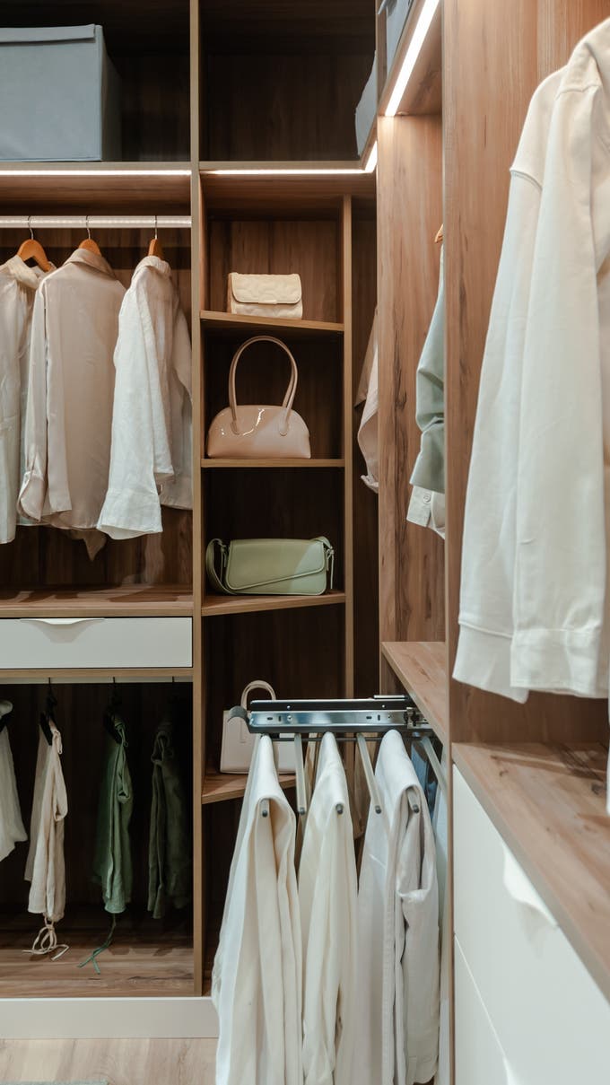 Detalle vestidor: accesorio pantalonero