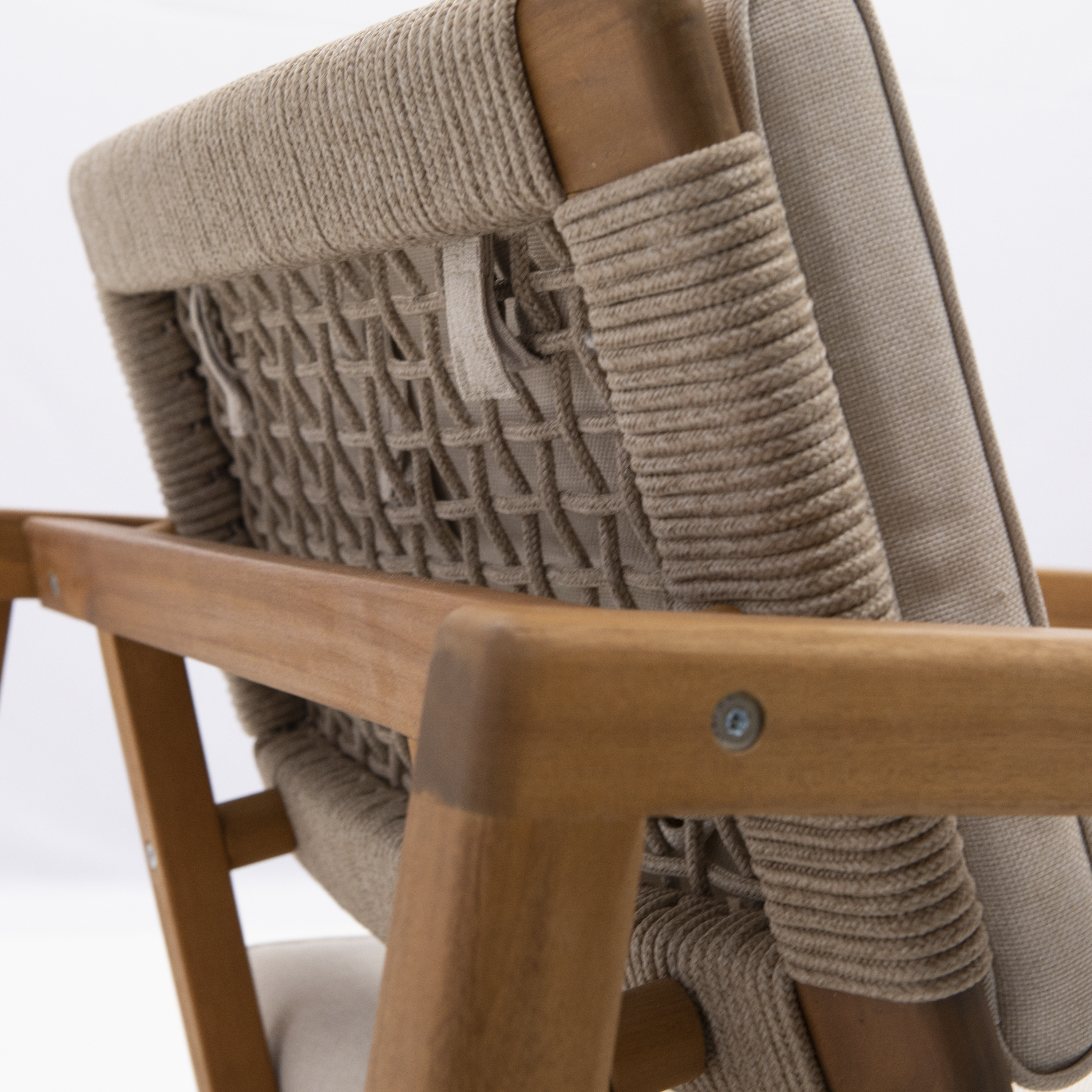 Poltrona da giardino con cuscino beige e braccioli Oasis NATERIAL da 2 posti, struttura in acacia marrone seduta in acacia marrone, L 66 x H 74 x P 80 cm, set da 2 pezzi - 30