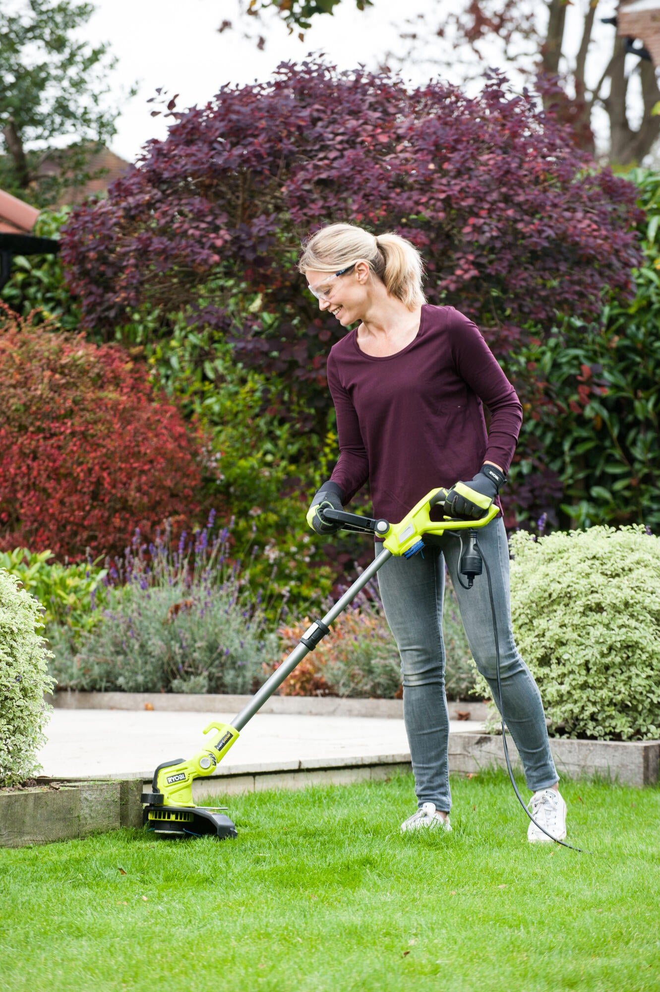 Aparador elétrico RYOBI  600 W - 11