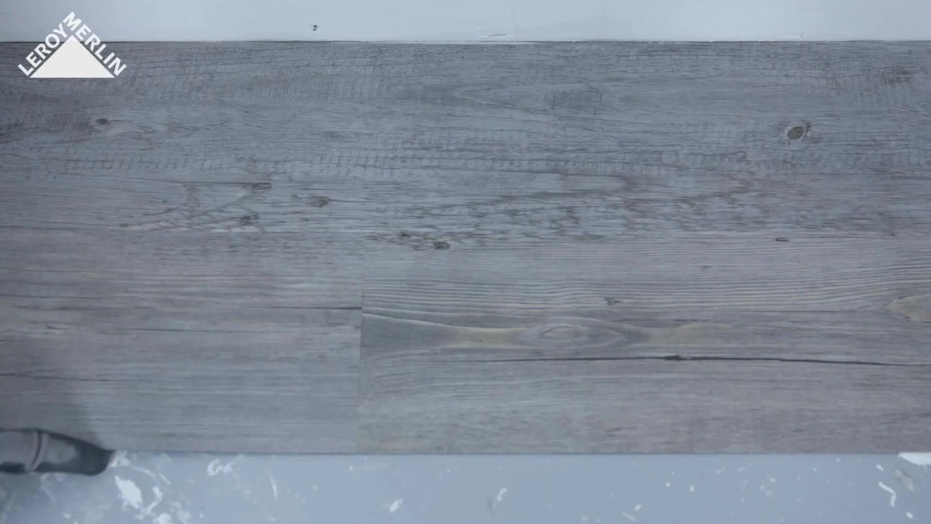 Suelo vinílico autoadhesivo forte Daintree efecto madera gris GR130 ARTENS - 8