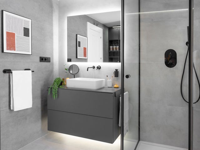 Baño pequeño moderno en color gris