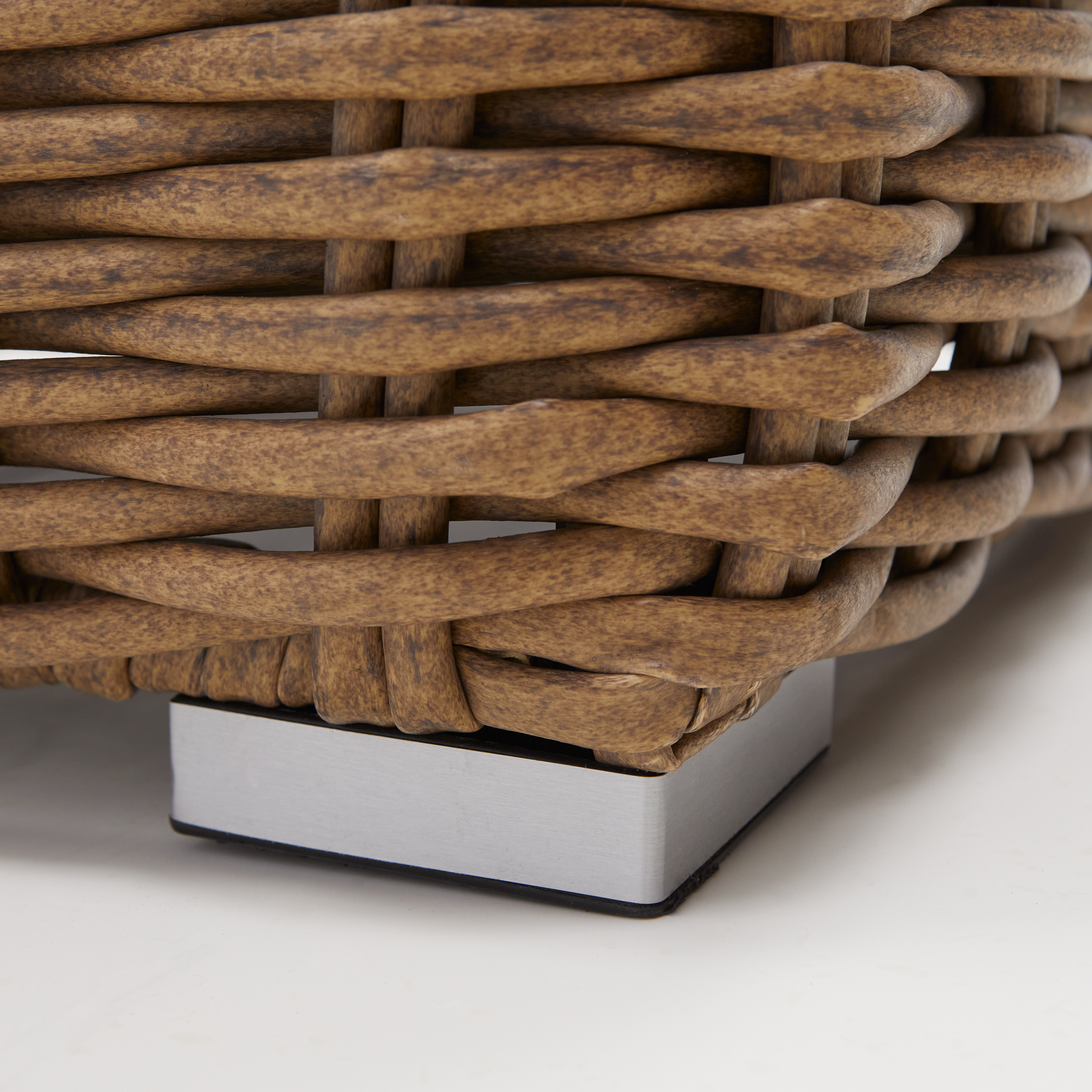 Table basse en aluminium et résine tressée Ayamo NATERIAL - 7