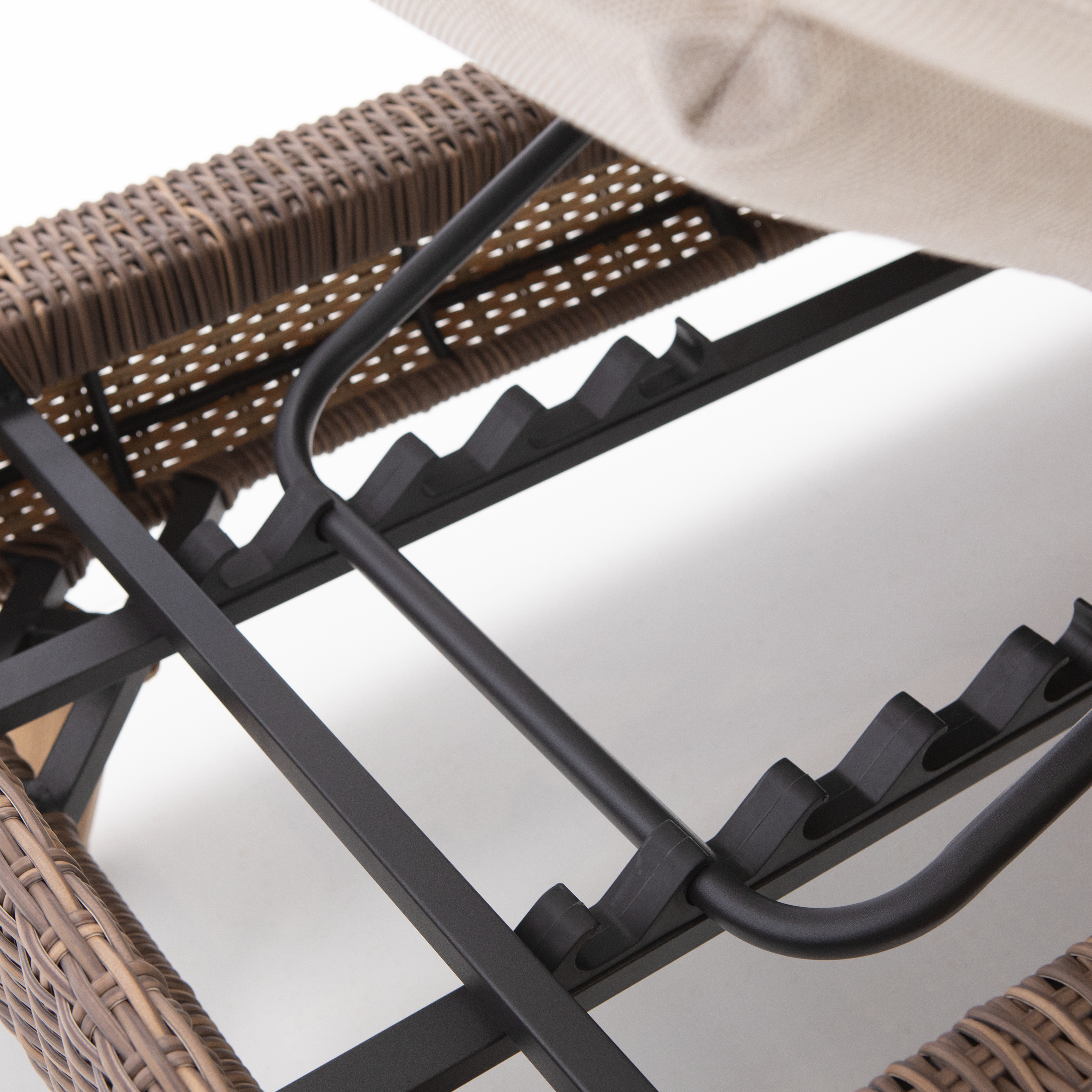 Bain de soleil en résine tressée en aluminium effet bois Nerea NATERIAL - 8