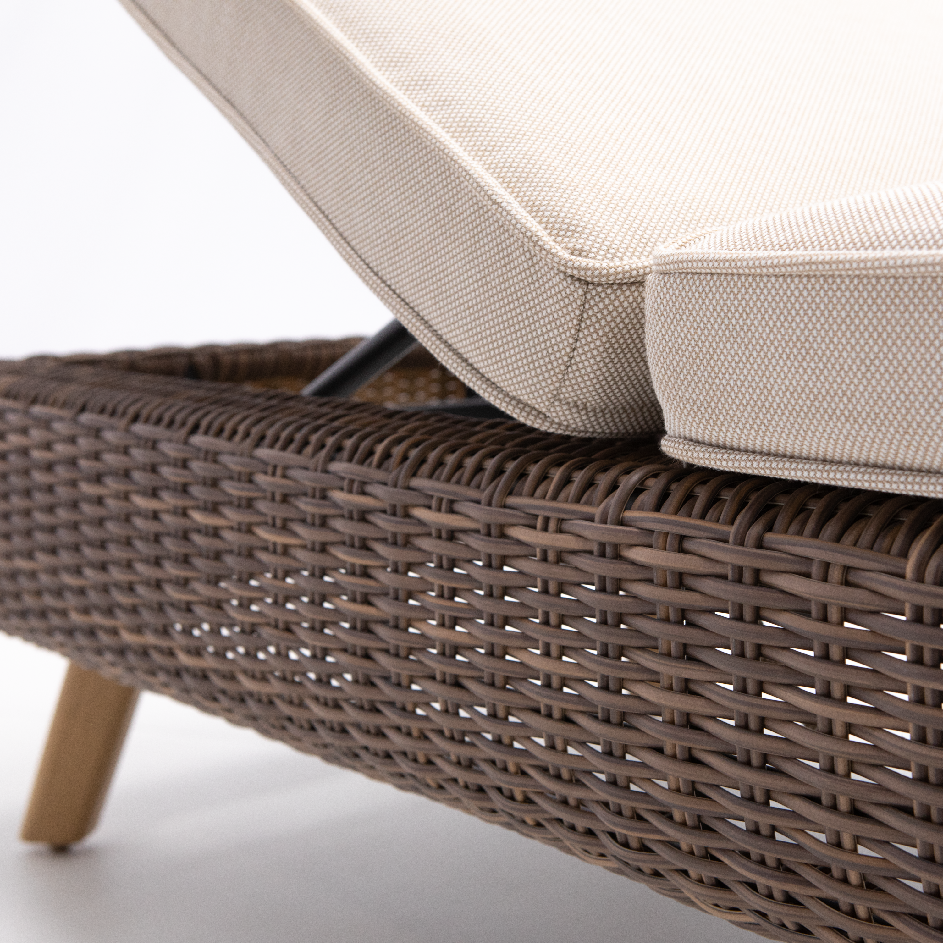 Bain de soleil en résine tressée en aluminium effet bois Nerea NATERIAL - 7