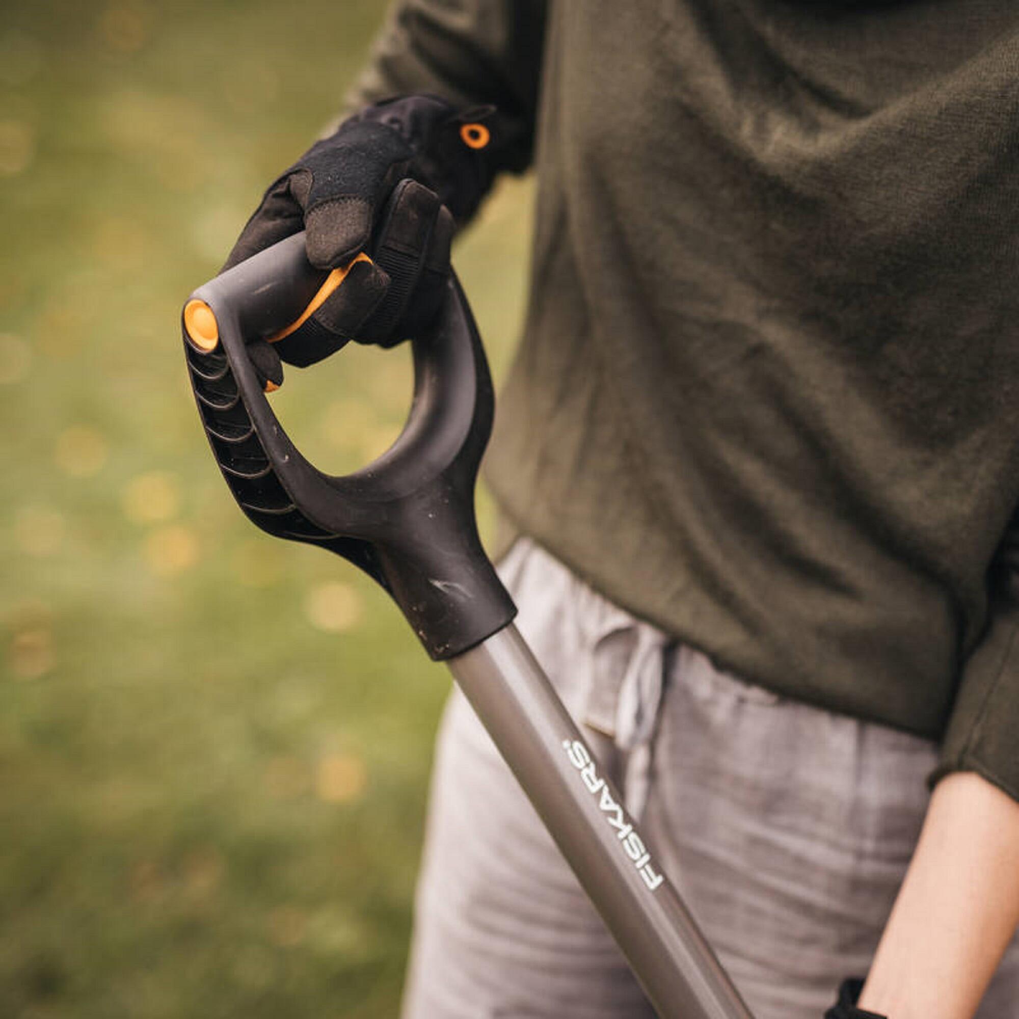 Pelle métal large manche ergonomique FISKARS - 6