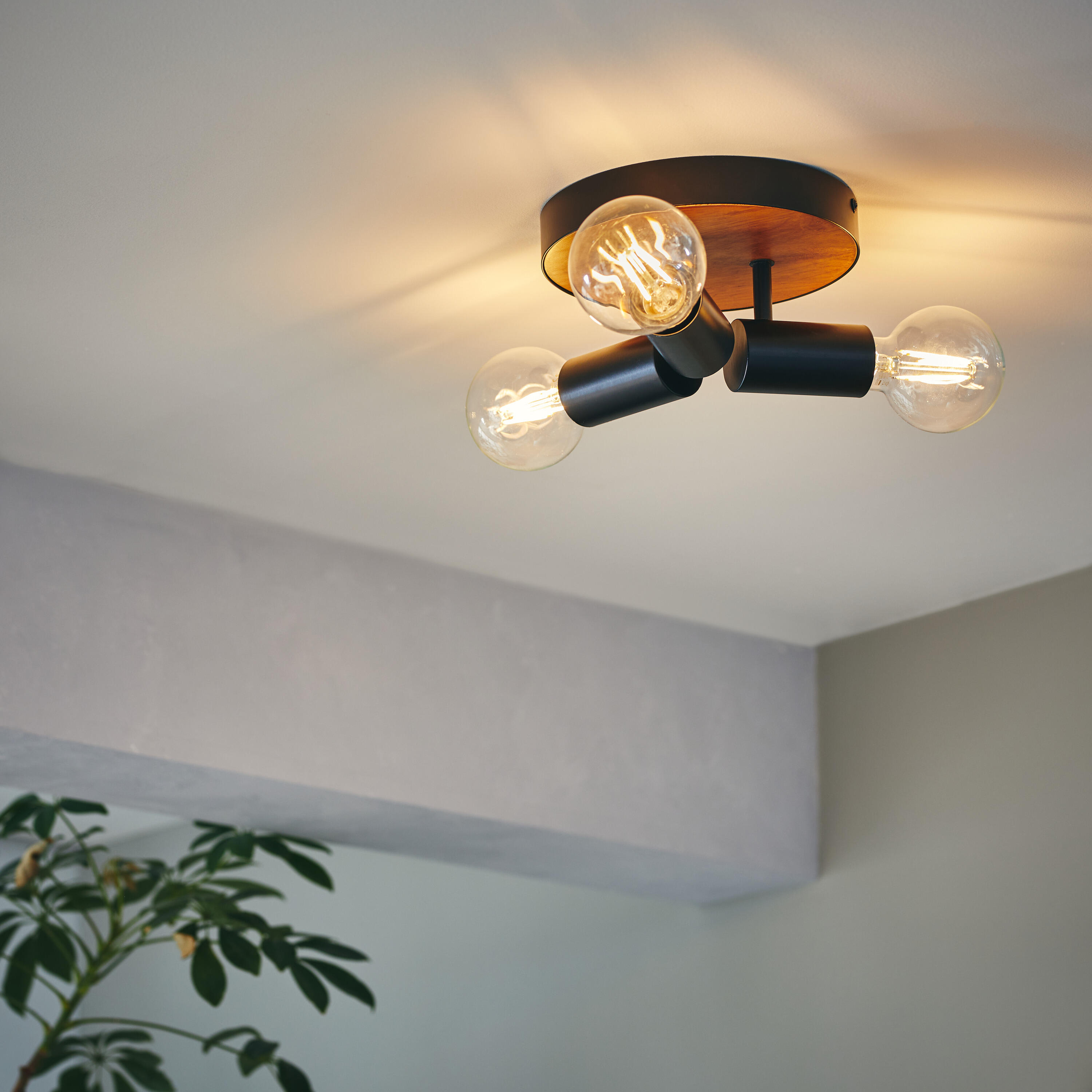 Lampa sufitowa Shito czarna z drewnem 3 x E27 Inspire
