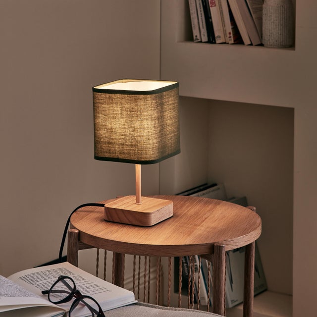 Lámpara de mesa compatible con casquillo E14 Akora INSPIRE con estructura madera verde pantalla verde de algodón alimentación a red