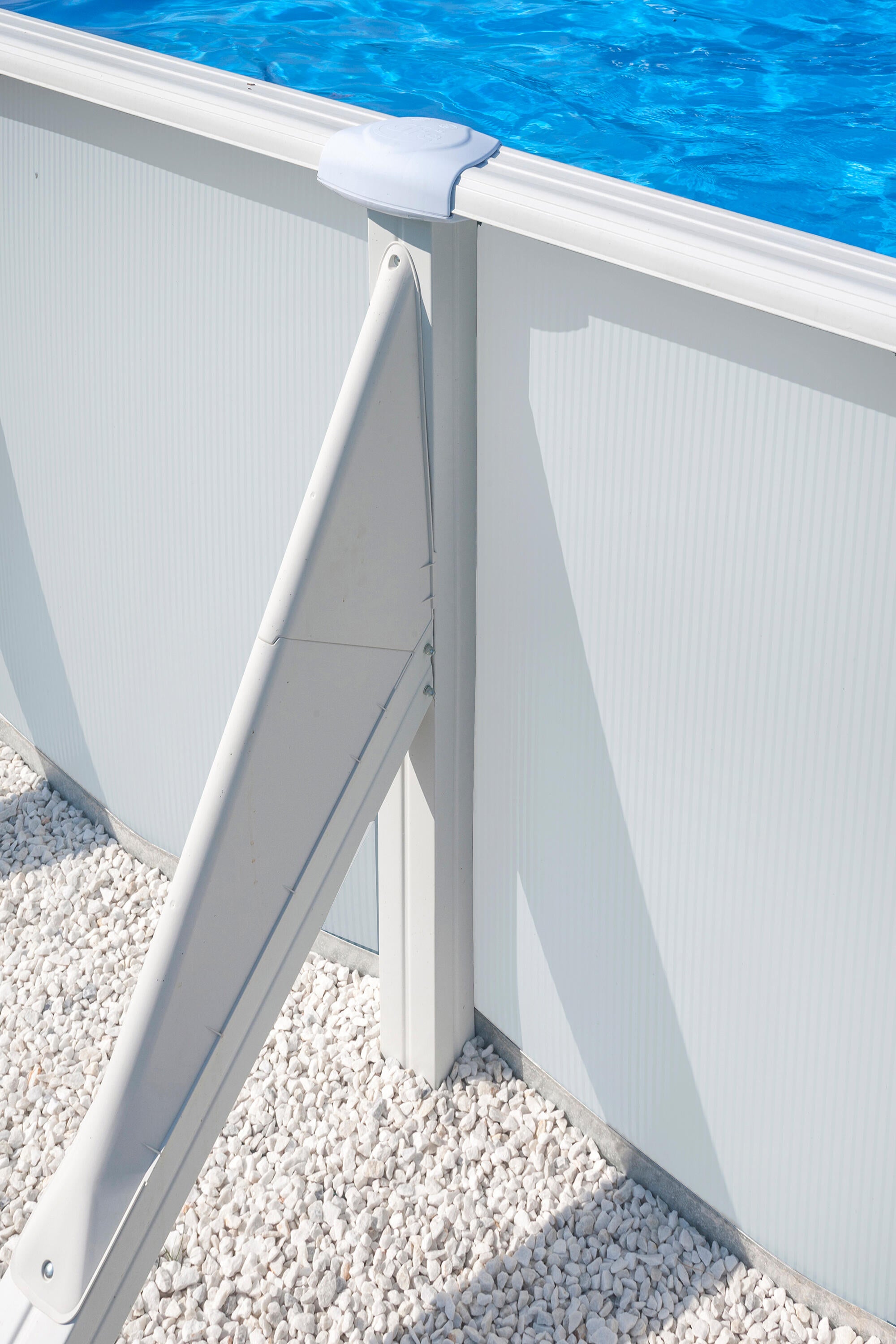 Piscina elevada de acero galvanizado blanca ovalada 5x5x1.2 m con depuradora de cartucho y escalera de seguridad GRE - 6