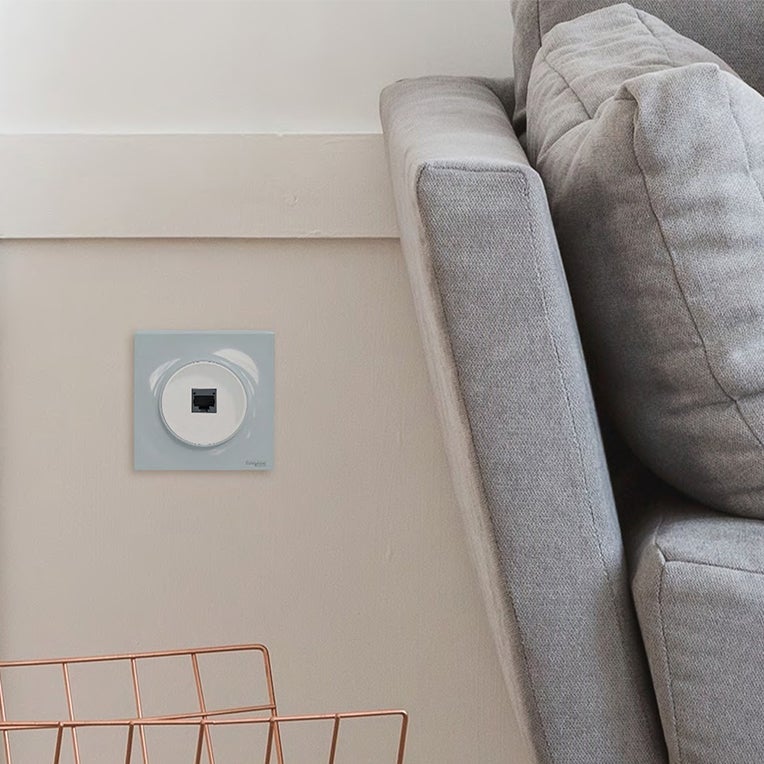 Visuel-d'ambiance-prise-RJ45-odace-wifi-zoom-esthétique  - 3