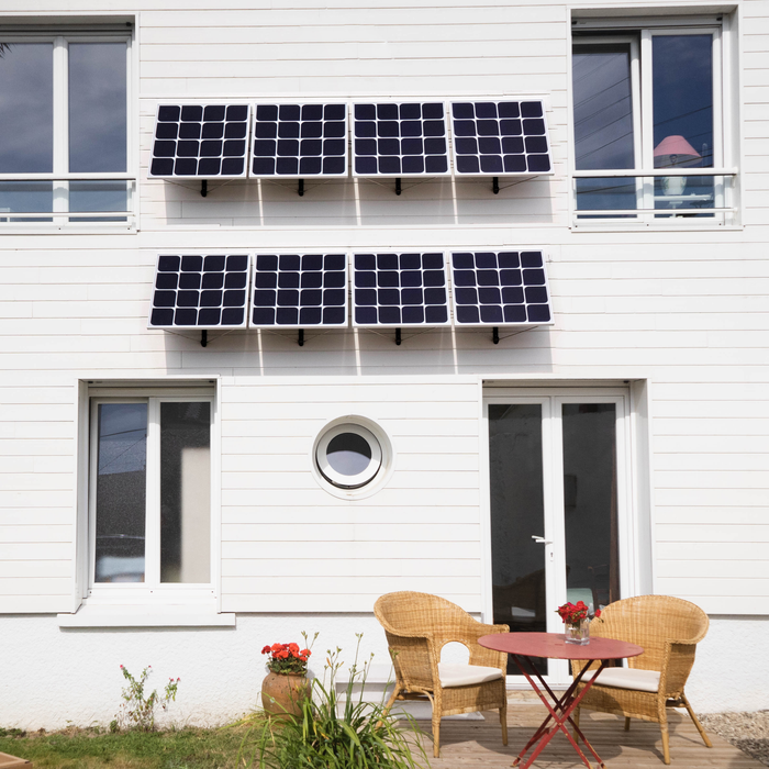 Ce kit extension se connecte facilement à votre kit principal ! Nous vous fournissons une rallonge et un connecteur spécifique afin de relier les 2 kits entre eux et avoir une seule Beembox. Attention, un maximum de 2 kits de 420W par Beembox et par circuit électrique est autorisé afin de respecter les recommandations de l’ADEME (900W par circuit).