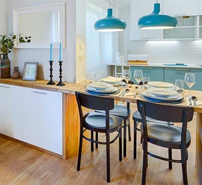 Resultado final da mesa de cozinha e móvel de sala