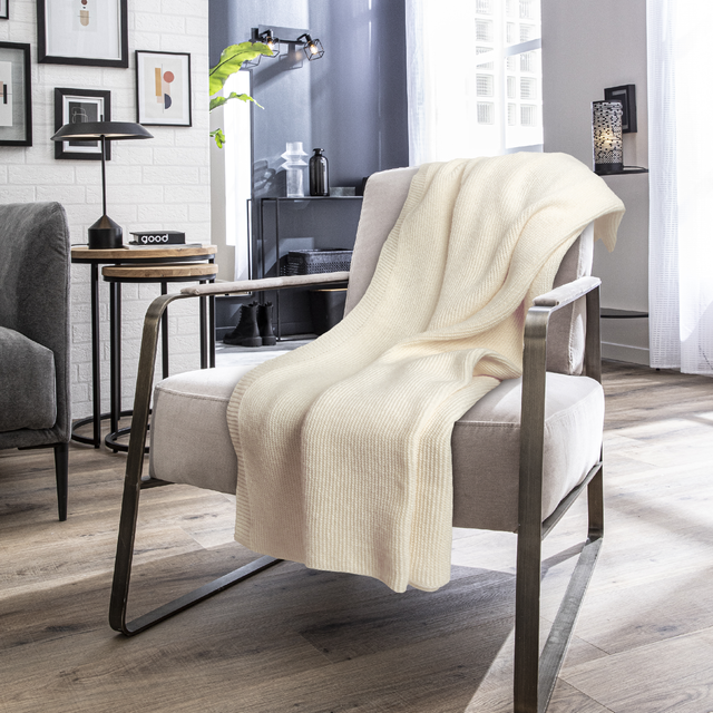 Manta jacquard Leonora Trench rectangular INSPIRE poliéster liso beige passepoil de 130x170 cm