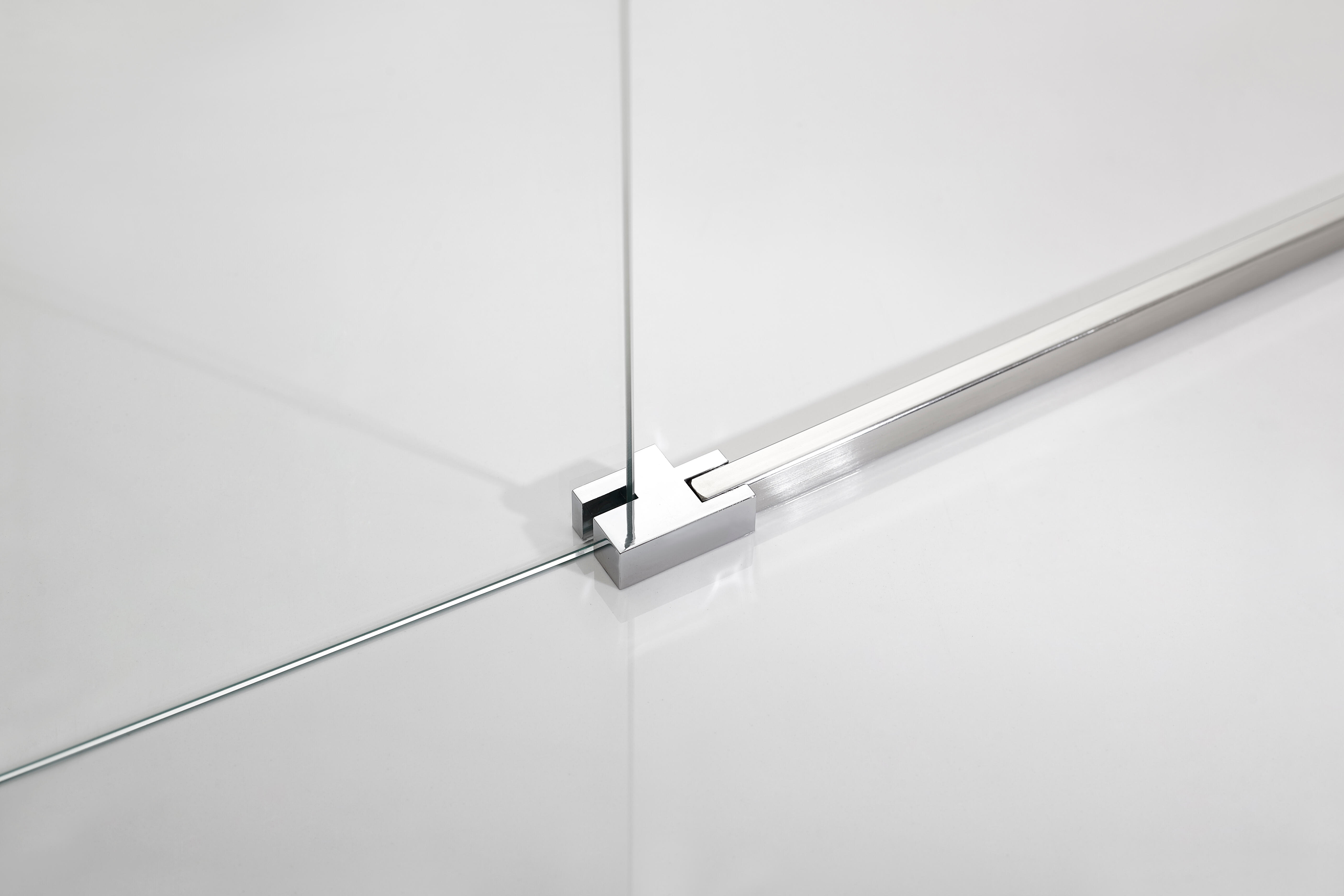 Mampara de ducha frontal 1 fijo + 1 puerta batiente transparente Glas C perfil aluminio cromo (77-80)x195 cm cristal 6mm cierre magnético sin guía inferior marca GME - 5