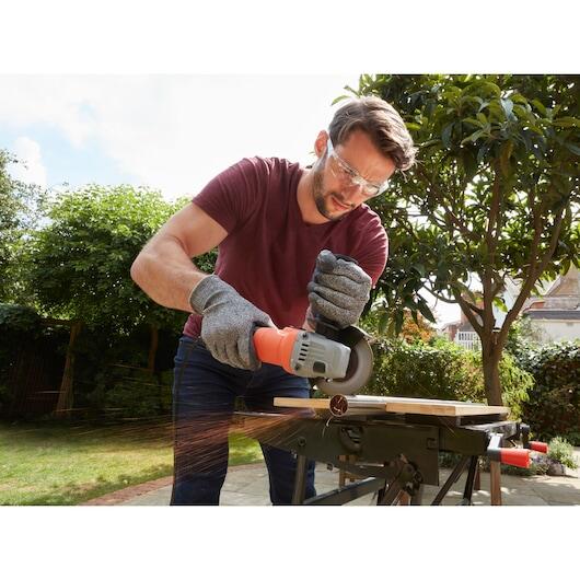 Amoladora con cable BLACK+ DECKER BEG010 710W 115mm + empuñadura lateral - 4
