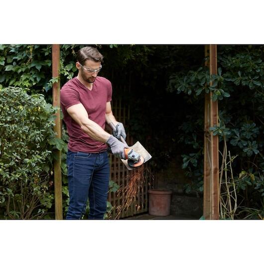 Amoladora con cable BLACK+ DECKER BEG010 710W 115mm + empuñadura lateral - 5