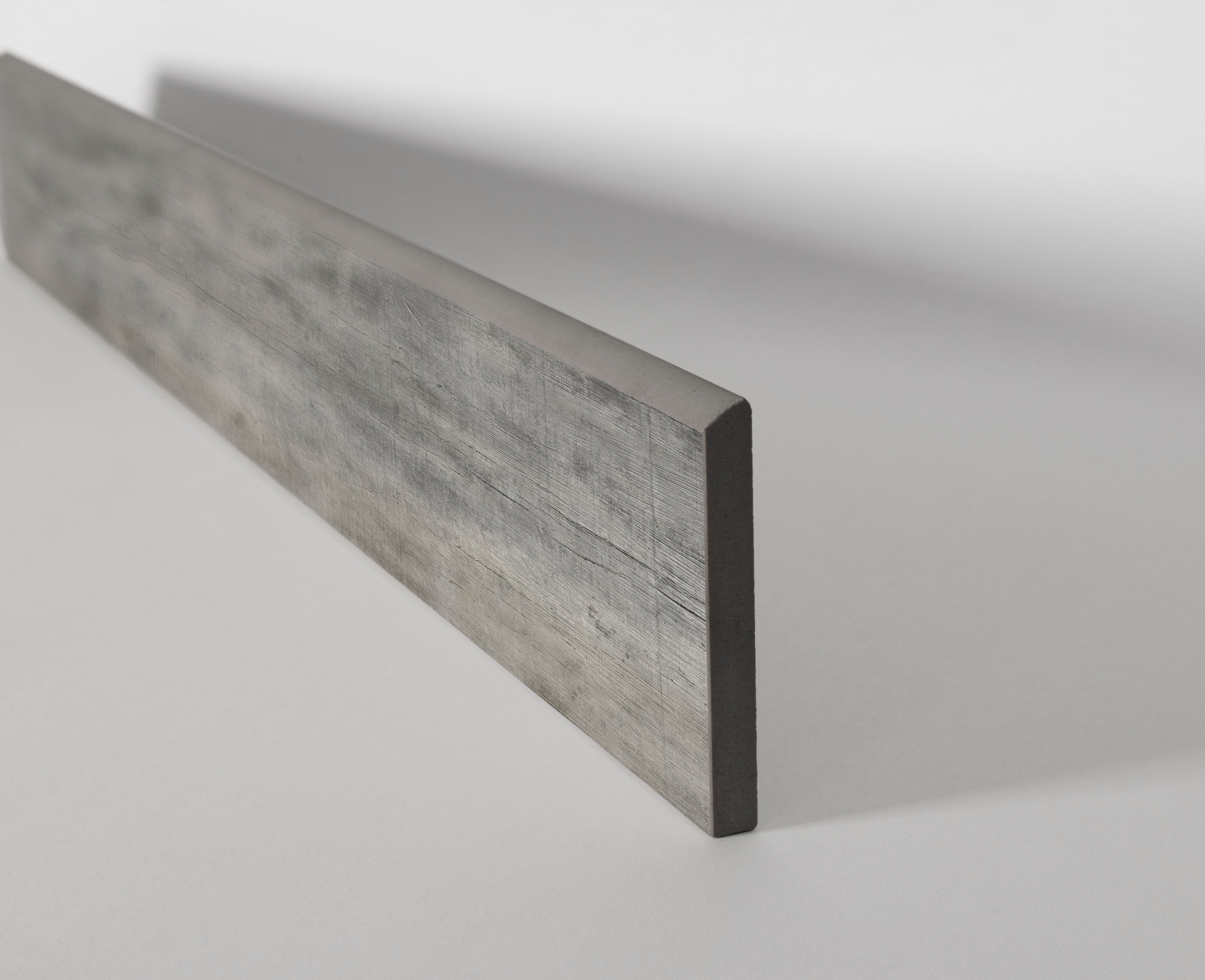 Pack de 10 rodapiés porcelánico raffter 75x9 cm madera gris saloni