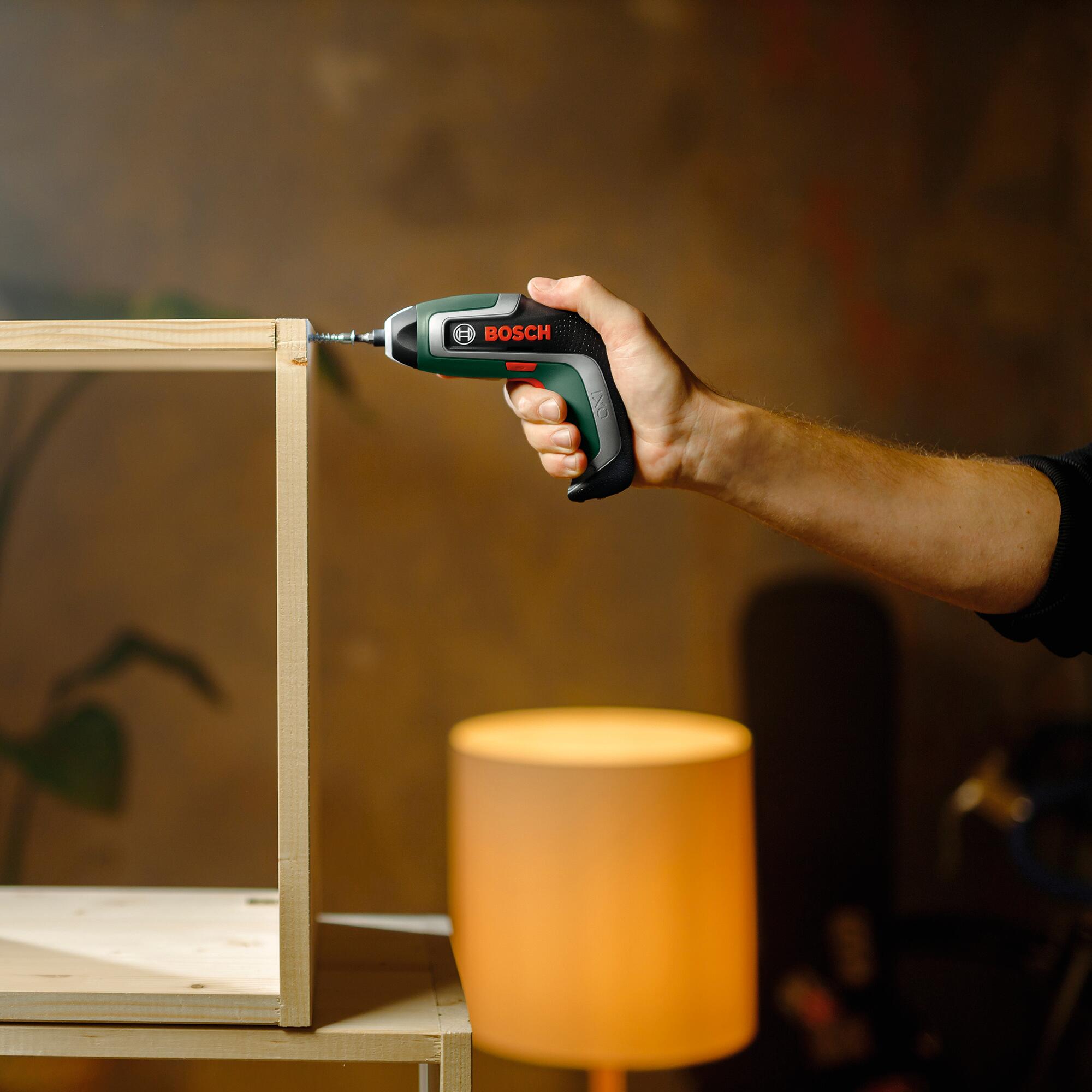 Atornillador a batería BOSCH 3.6V - 1 bateria - 10 puntas - IXO 7 Basic - 4