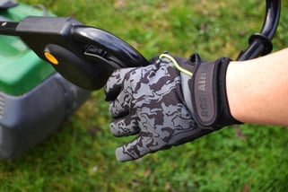 NGT Camo Neoprene Fishing Gloves