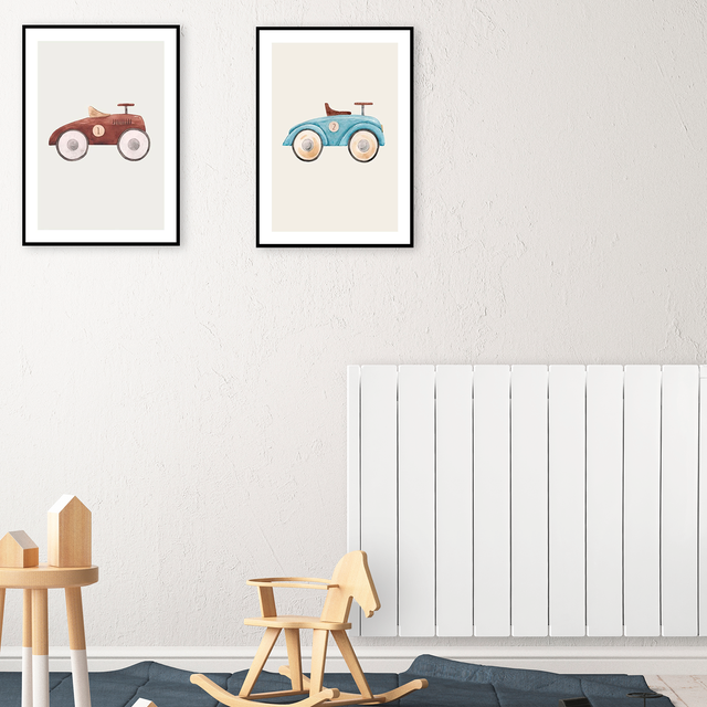 Emissor térmico para aquecer quarto de criança. Quarto de criança decorado com carrinhos de madeira, quadros