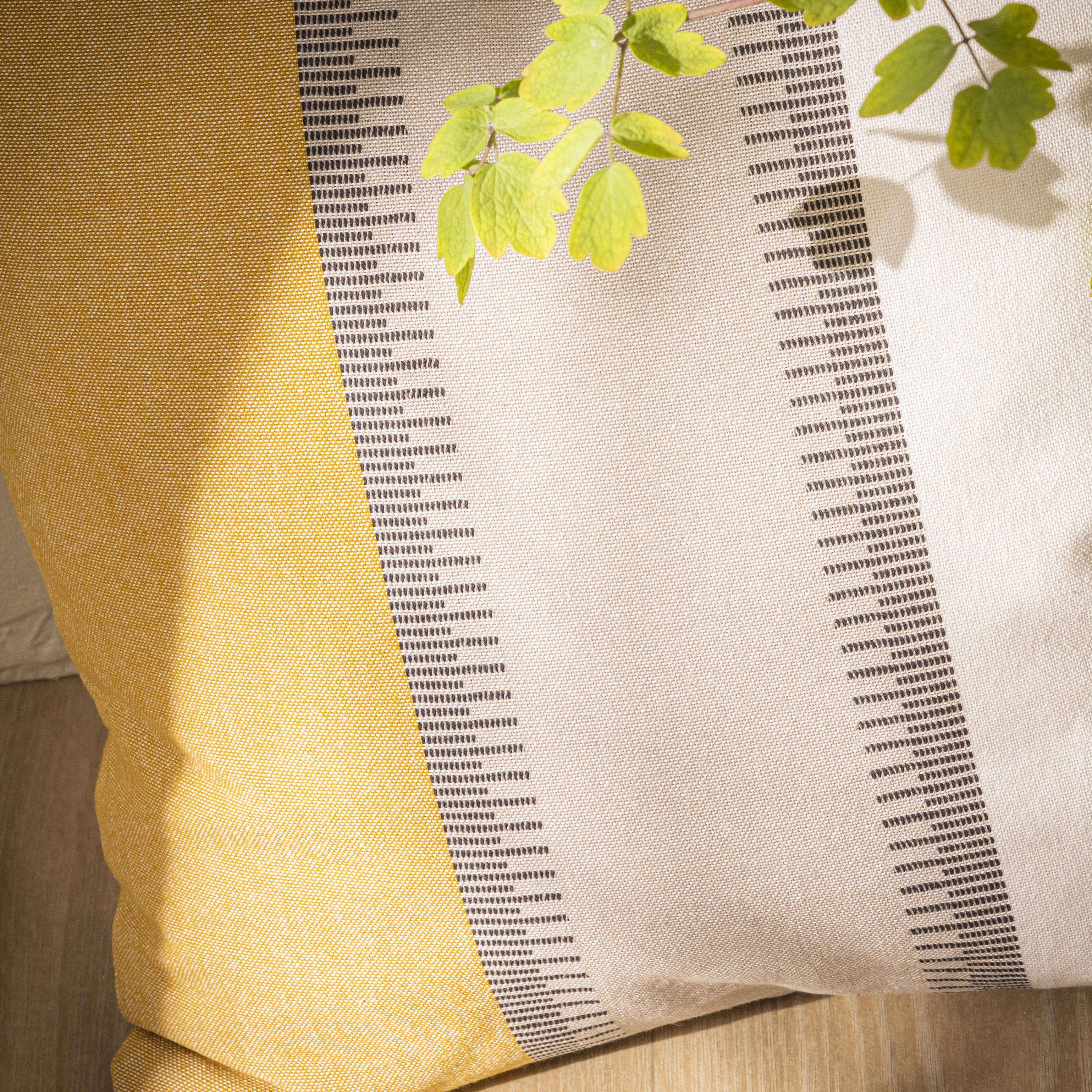 Poduszka Ramiz Banana żółta 45 x 45 cm - 16