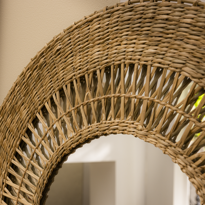 lustro w naturalnej ramie