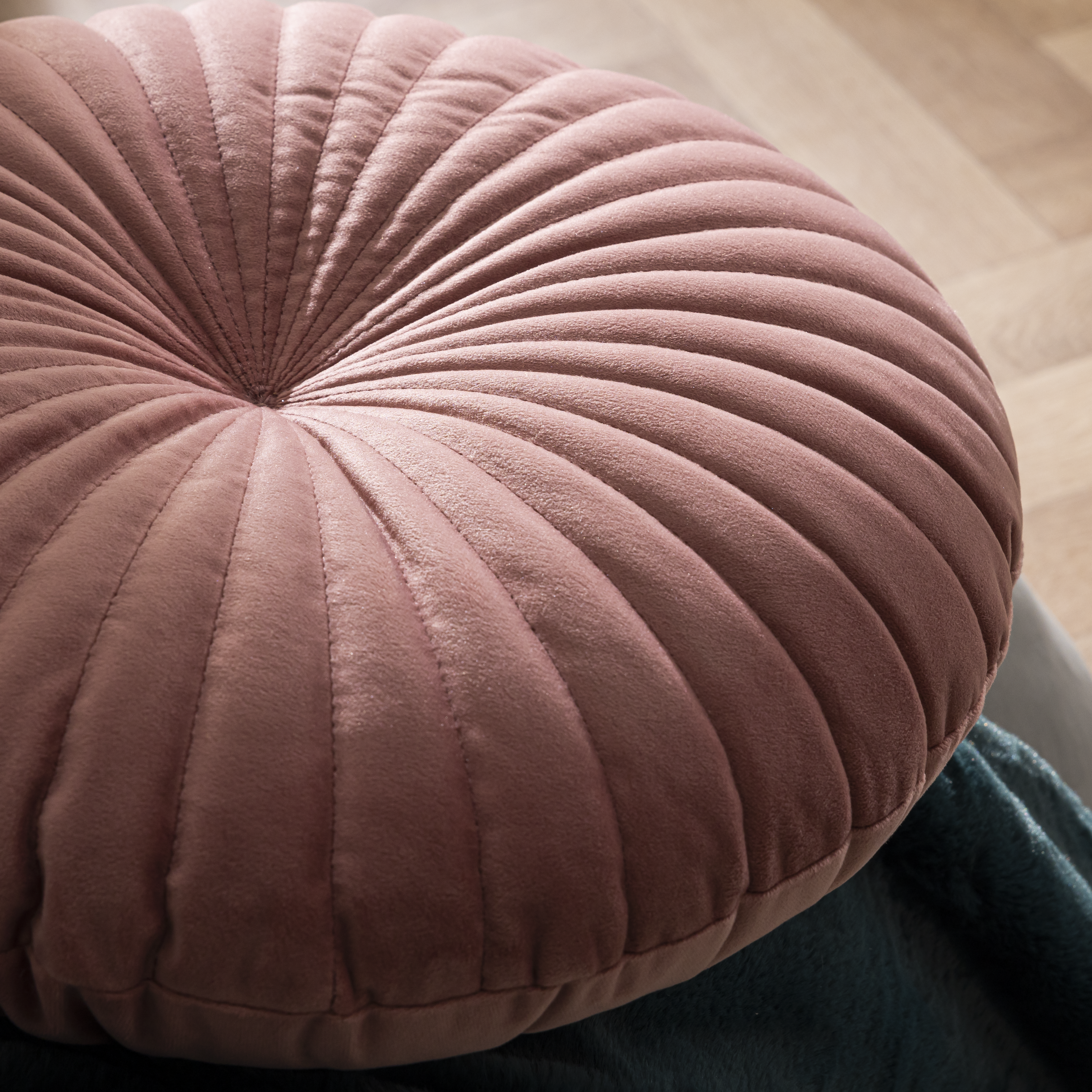 Poduszka okrągła welurowa Tony Bistro różowa śr. 40 cm Inspire - 27