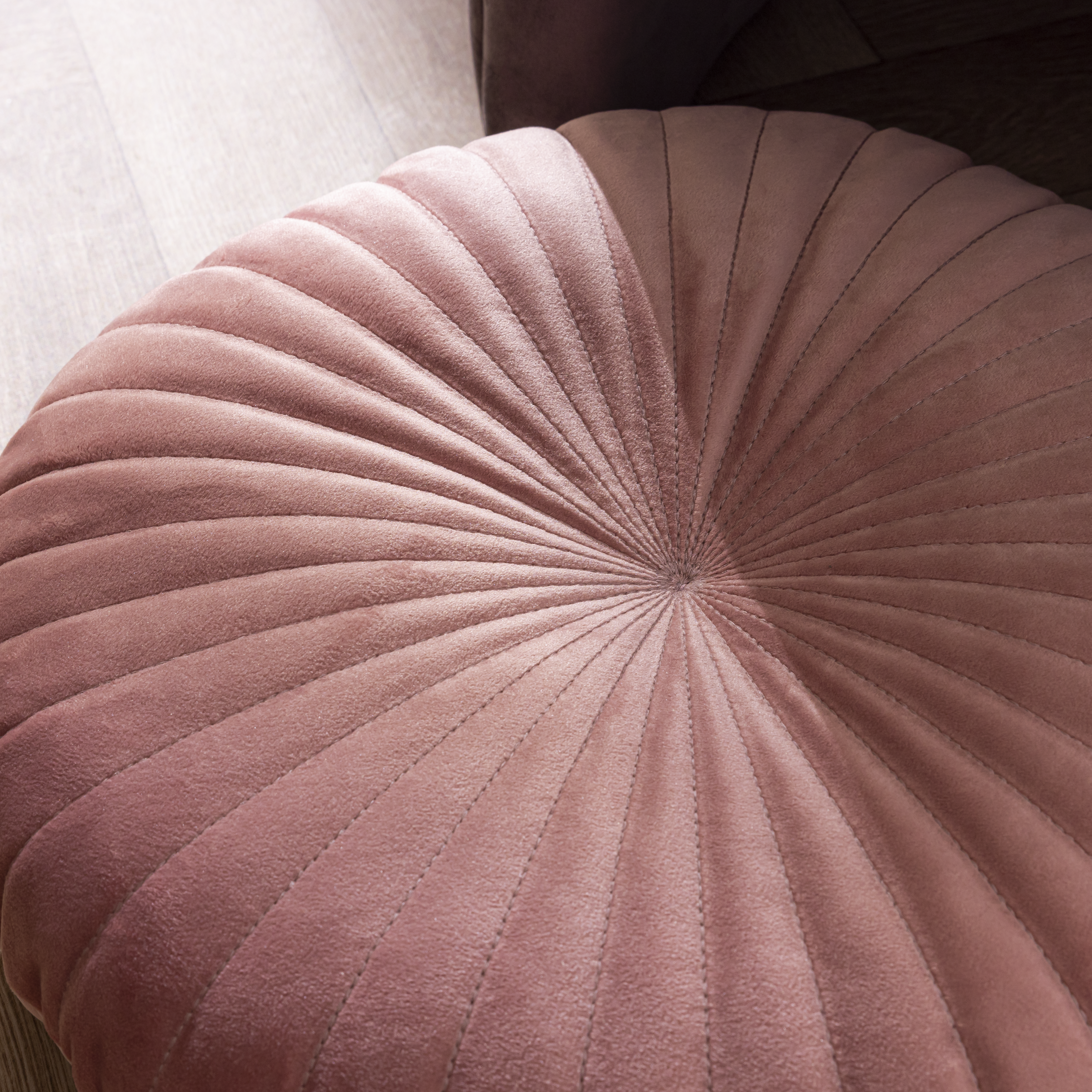 Poduszka okrągła welurowa Tony Bistro różowa śr. 40 cm Inspire - 26