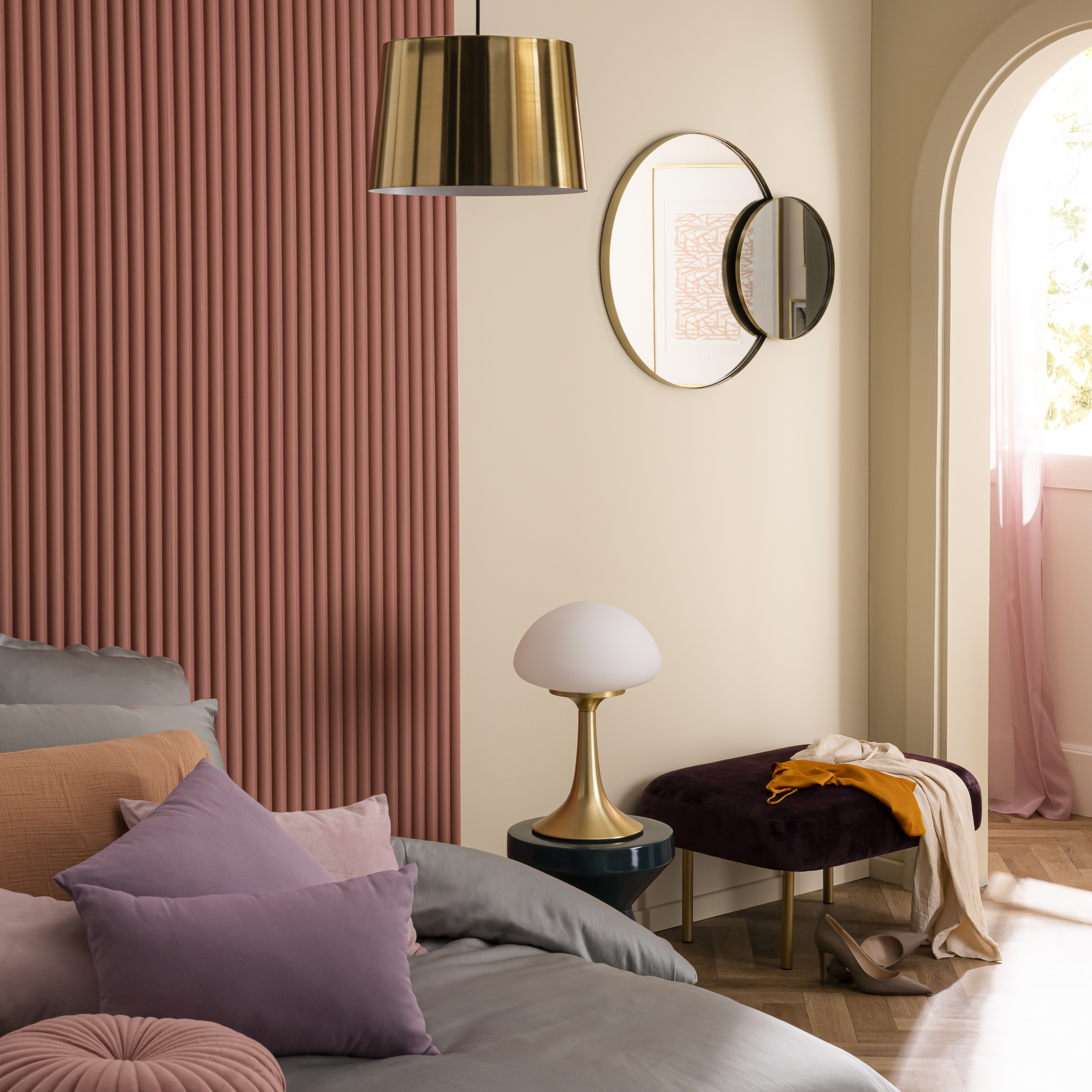 Espejo enmarcado de pared redondo Glam Pimp metal latón brillante INSPIRE de 61 cm de diámetro - 10