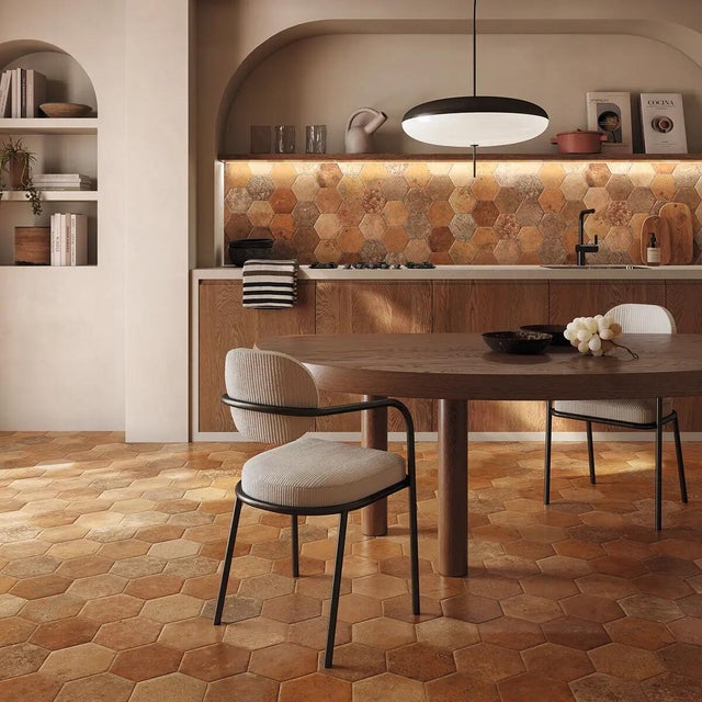 Piastrella da pavimento e rivestimento interno ed esterno 15.8 x 18.3 cm Sp. 10 mm Cotto del Campiano in gres porcellanato smaltato dorato opaco traffico intenso (pei 4/5) R10 0.52 mq