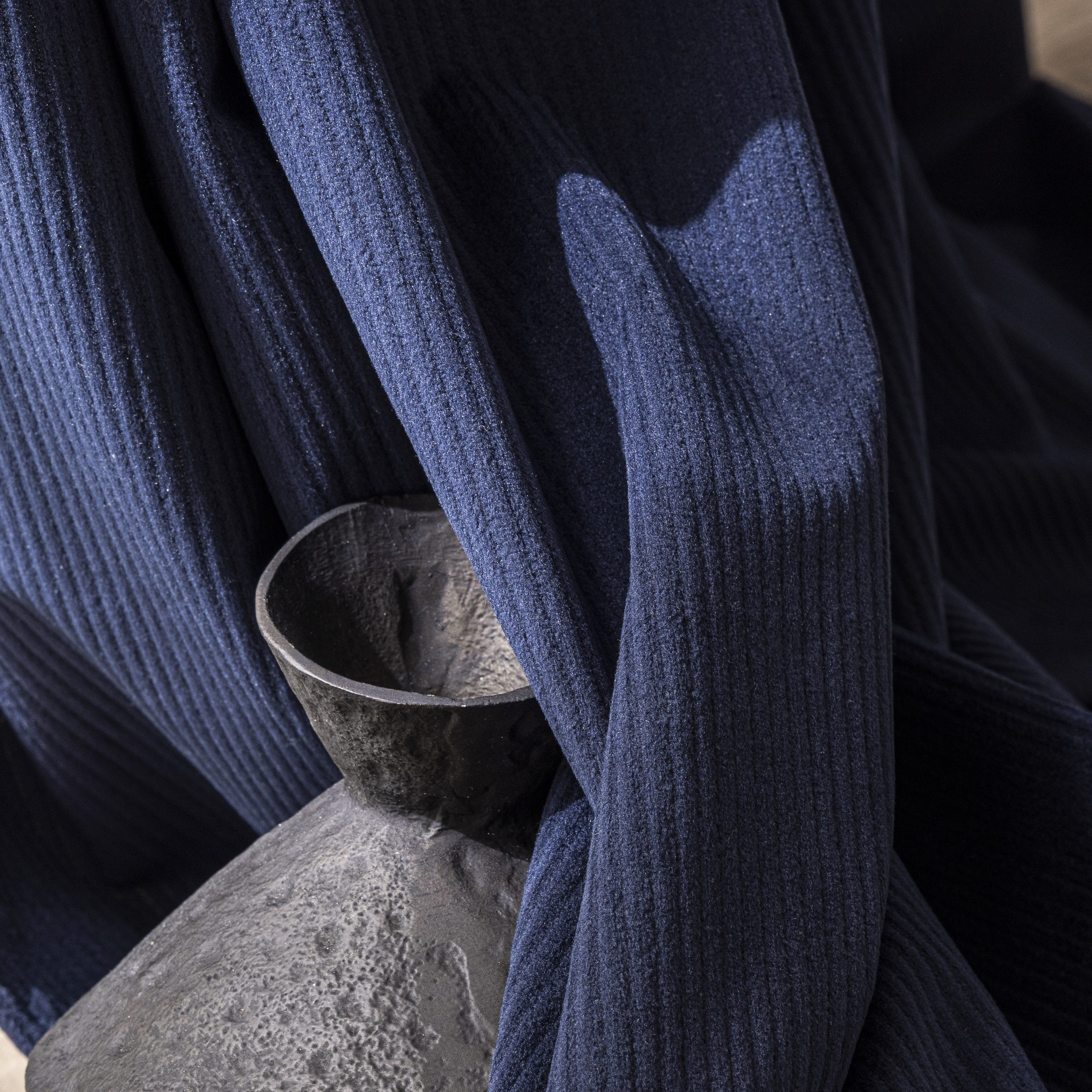 Zasłona Enaelle Balsa granatowa 200 x 280 cm na taśmie Inspire - 7