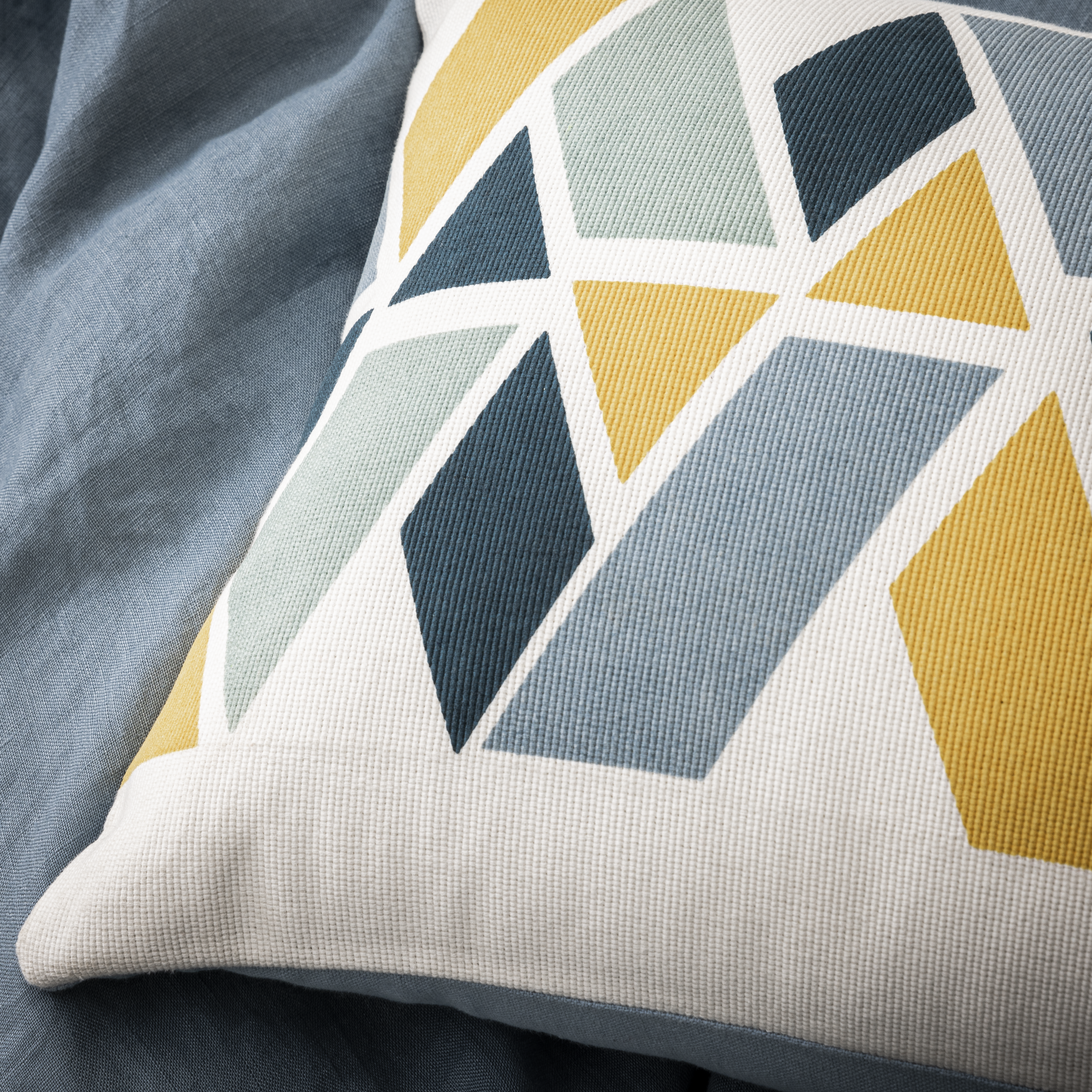 Coussin CHUCK, multi couleurs l.50 x H.30 cm INSPIRE - 8