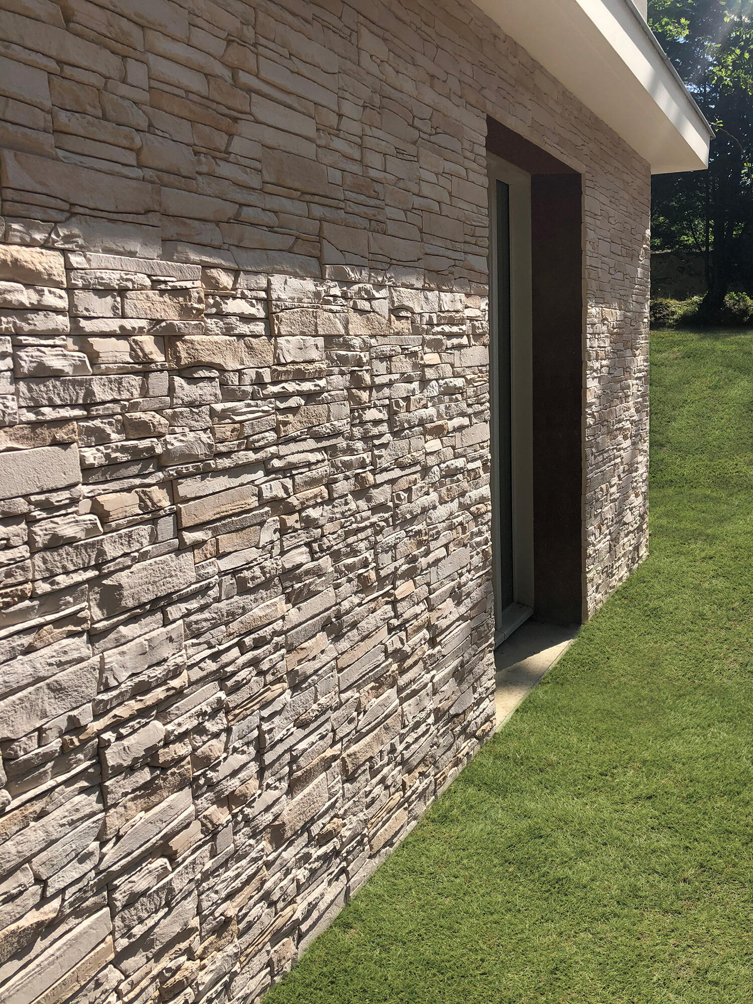 Revestimiento hormigón aligerado vigo efecto piedra natural multiformato