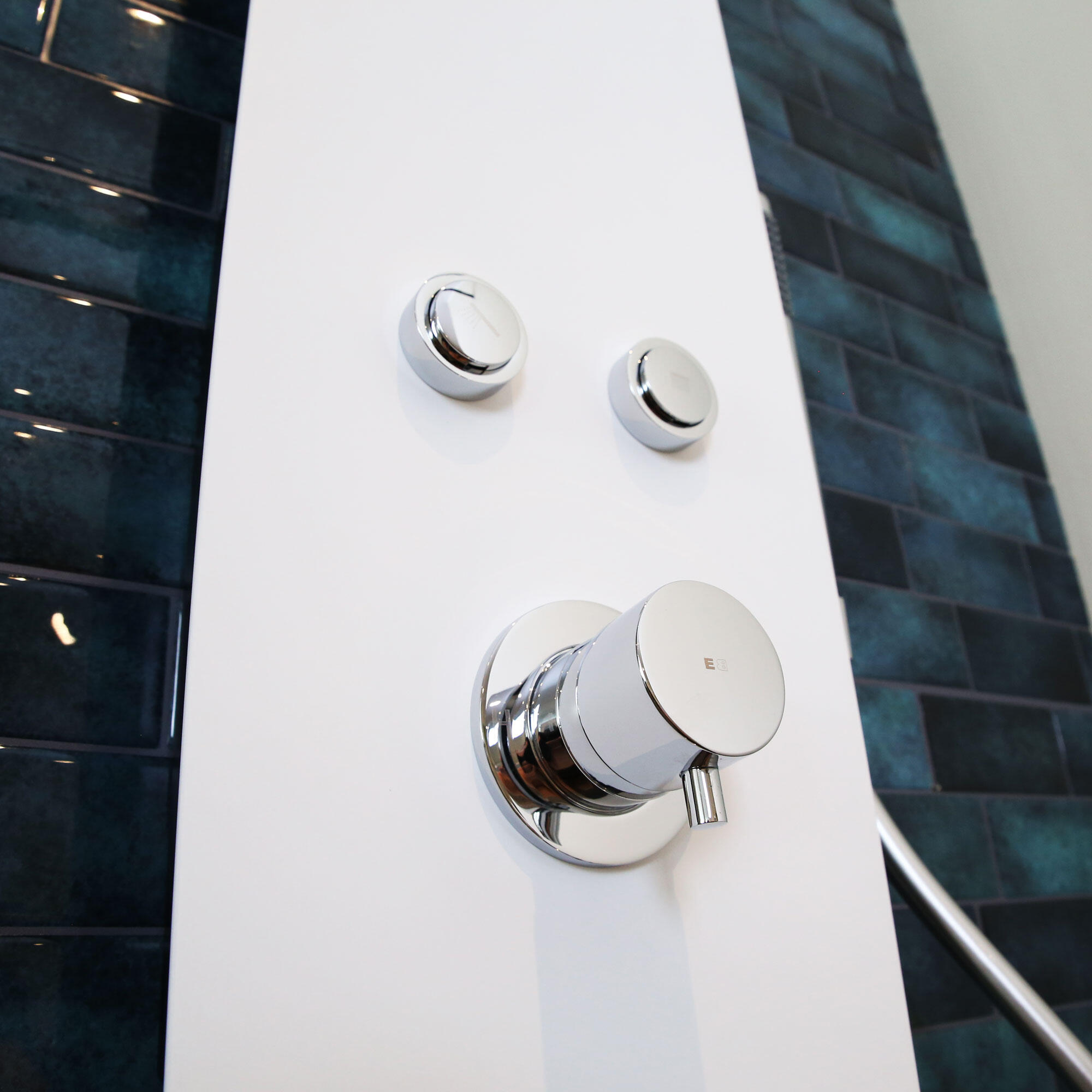 Colonne de douche mécanique ESSEBAGNO Blanc et noir - 2