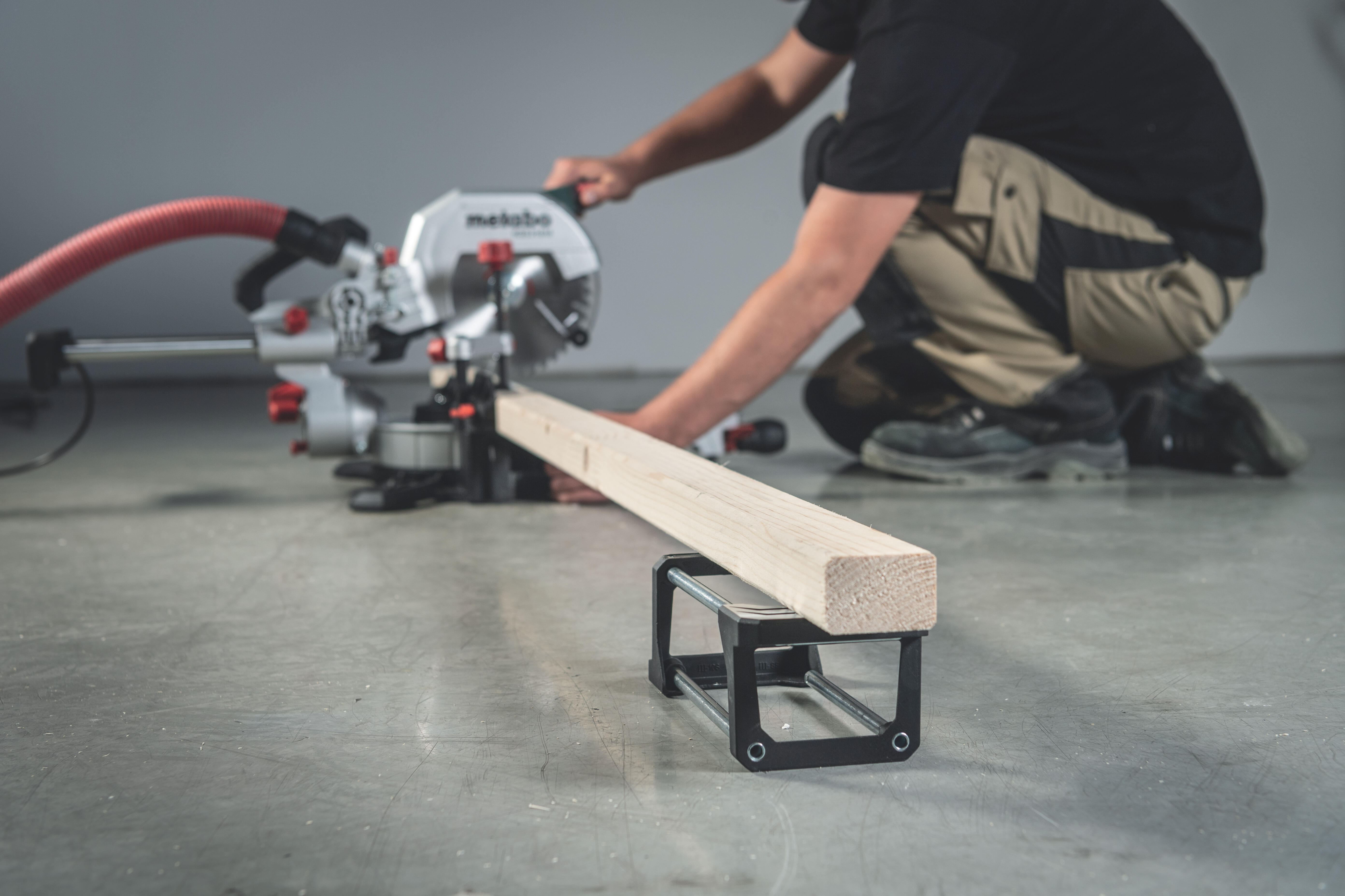 Scie à onglet radiale KGS 216 M + 2ème lame carbure METABO, 216 mm, 1500 W - 10