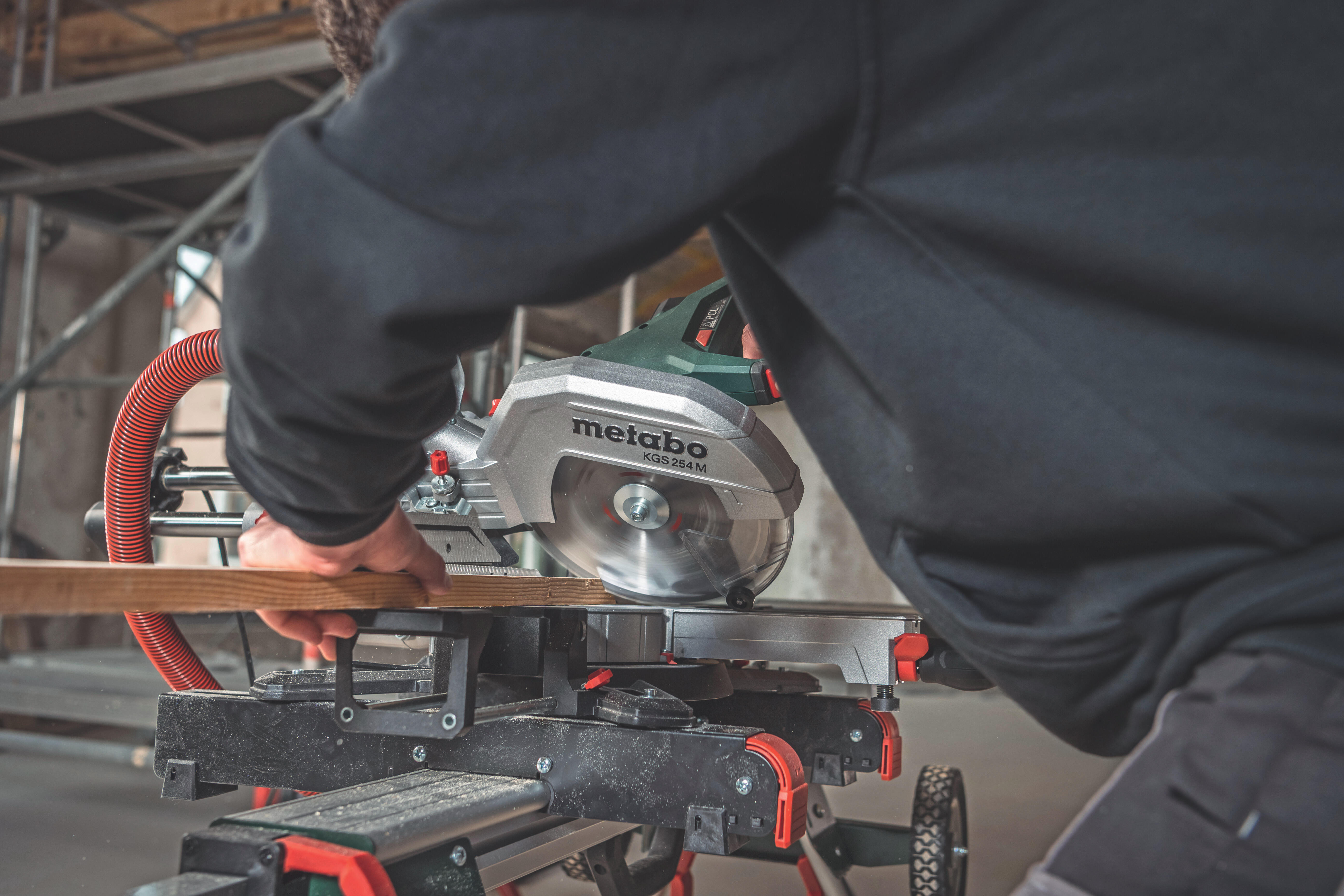Scie à onglet radiale KGS 254 M + 2ème lame carbure METABO, 254 mm, 1800 W - 8