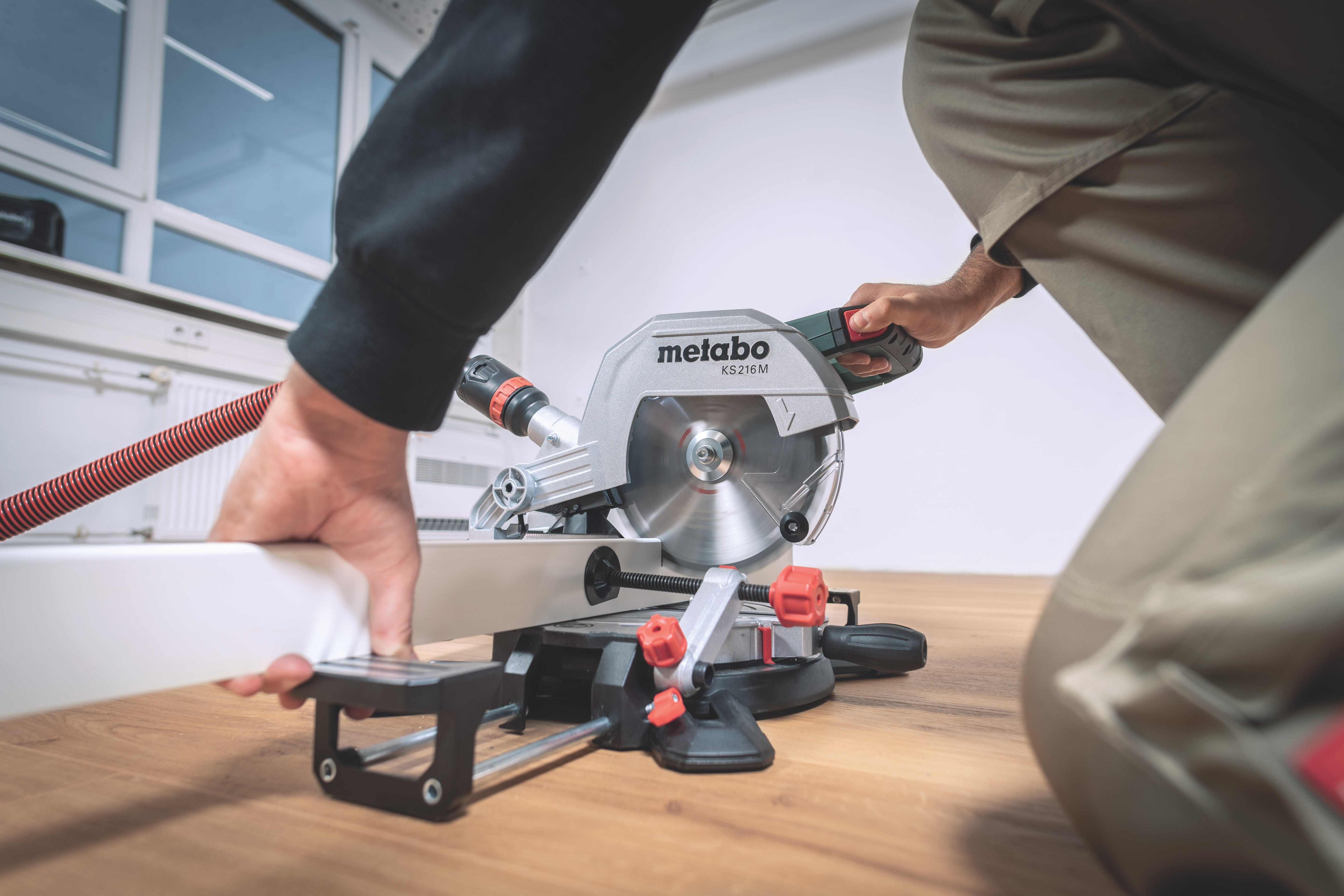 Pilarka ukosowa 1350W 216 mm KS 216 M Metabo - 2