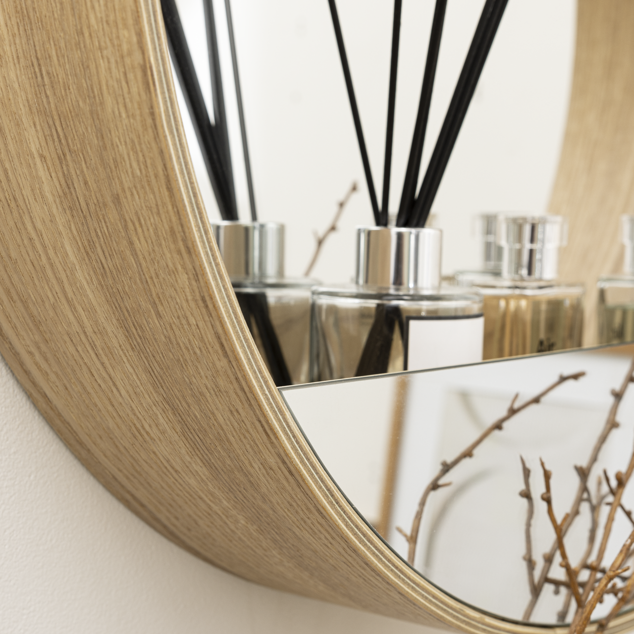 Diapositive Un espejo para entradas minimalistas