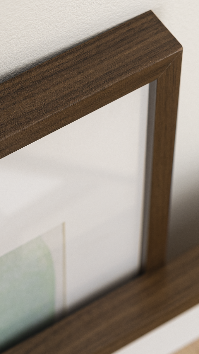Detalle marco de madera para lámina decorativa
