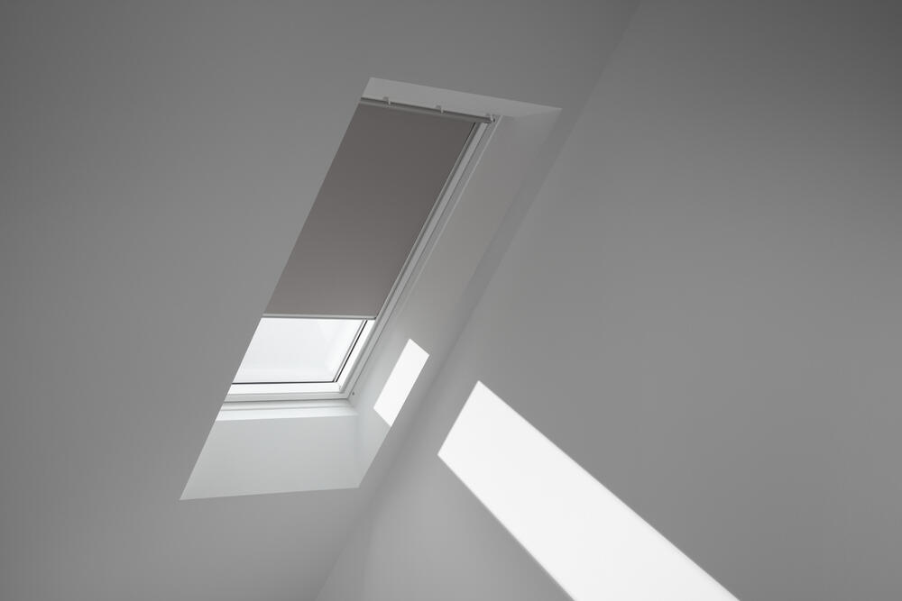 Store fenêtre de toit VELUX occultant gris DKL CK02 0705S, cadre gris - 3