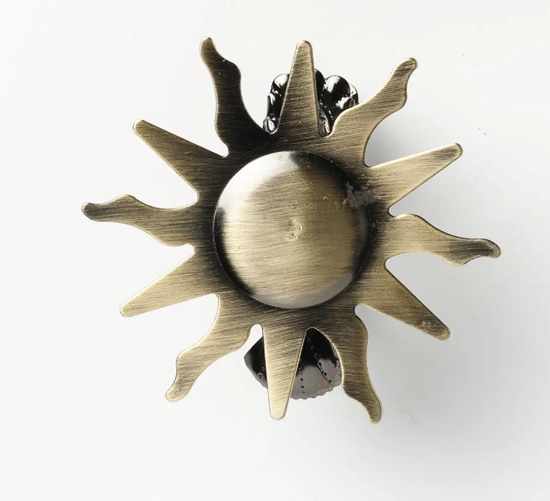 6 pinzas flor de sol en color latón envejecido