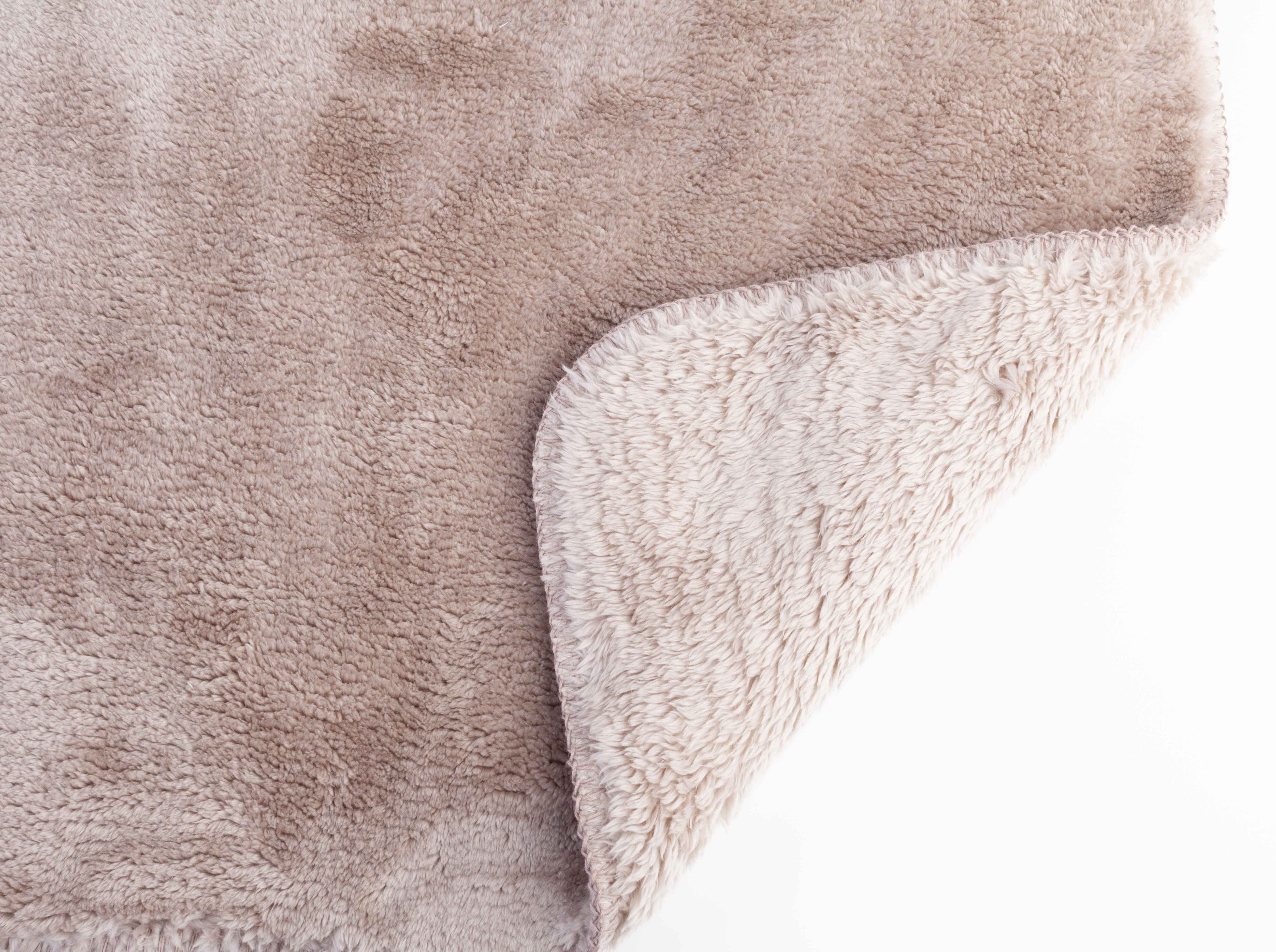 Manta franela  Doble cara rectangular poliéster liso beige overlock y cosido de 130x170 cm - 3