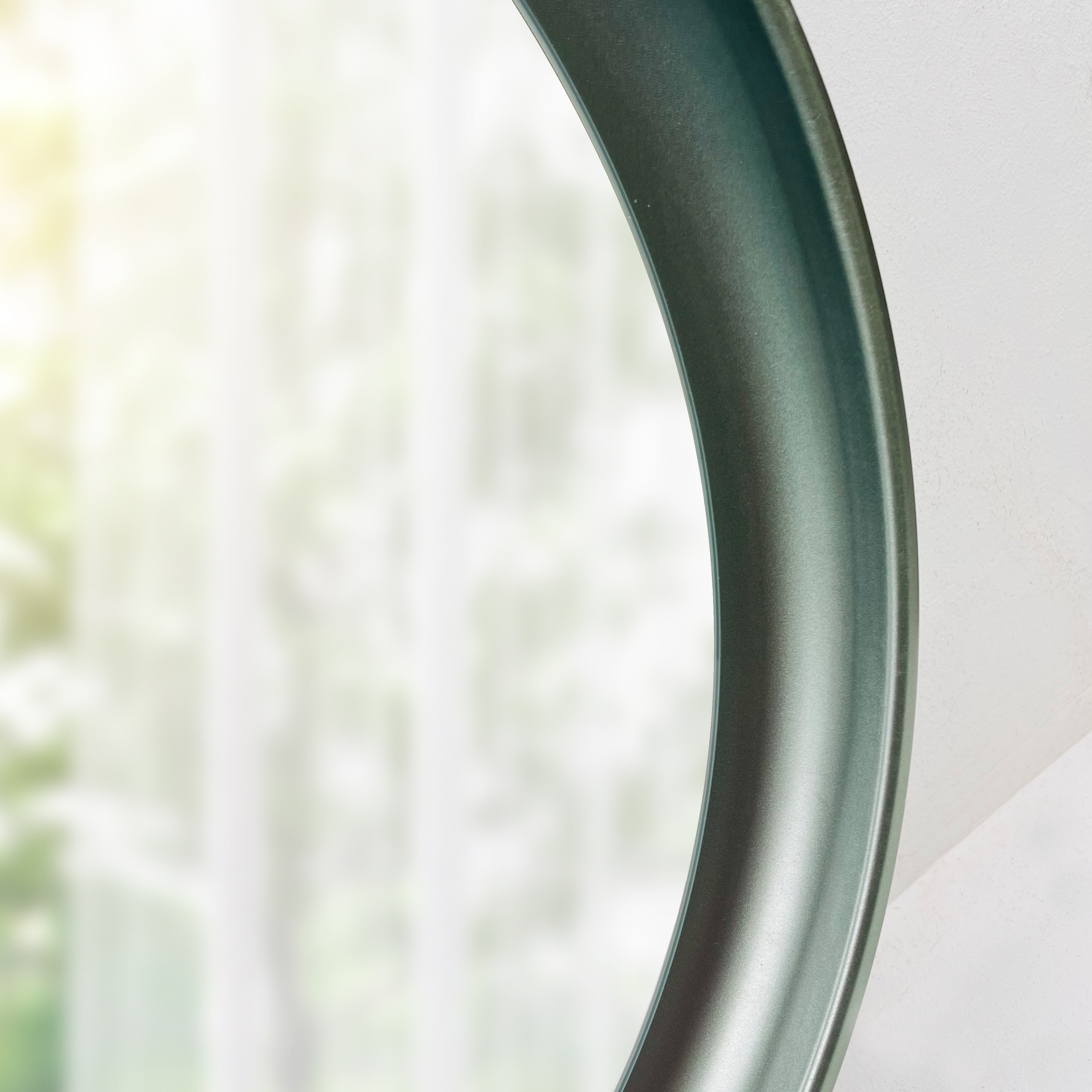 Espejo enmarcado de pared redondo Curl Forest polipropileno verde brillante INSPIRE de 55 cm de diámetro - 7