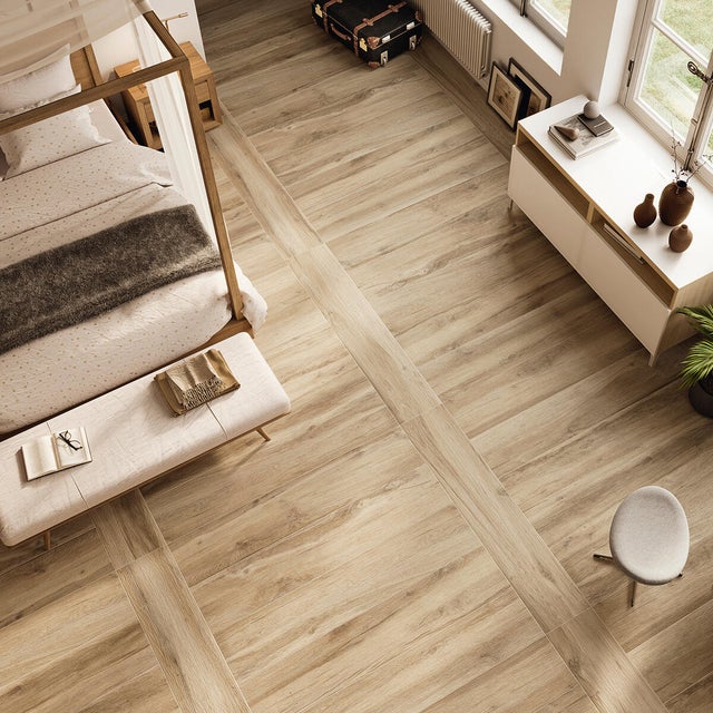 Piastrella da pavimento e rivestimento interno 30 x 149.5 cm Sp. 10 mm rettificato Blaze Haya in gres porcellanato rovere naturale opaco traffico intenso (pei 4/5) R9 1.35 mq