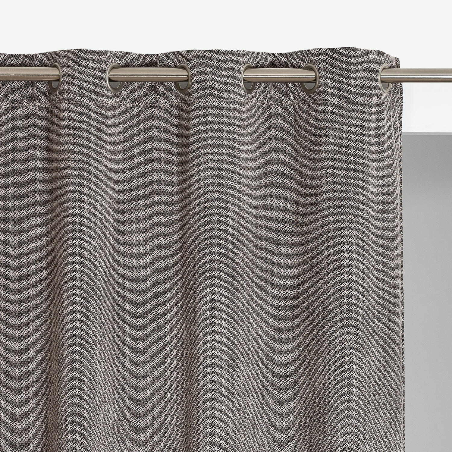 Cortina ollaos james poliéster liso negro de 135x260cm. incluye cinta termoadhesiva